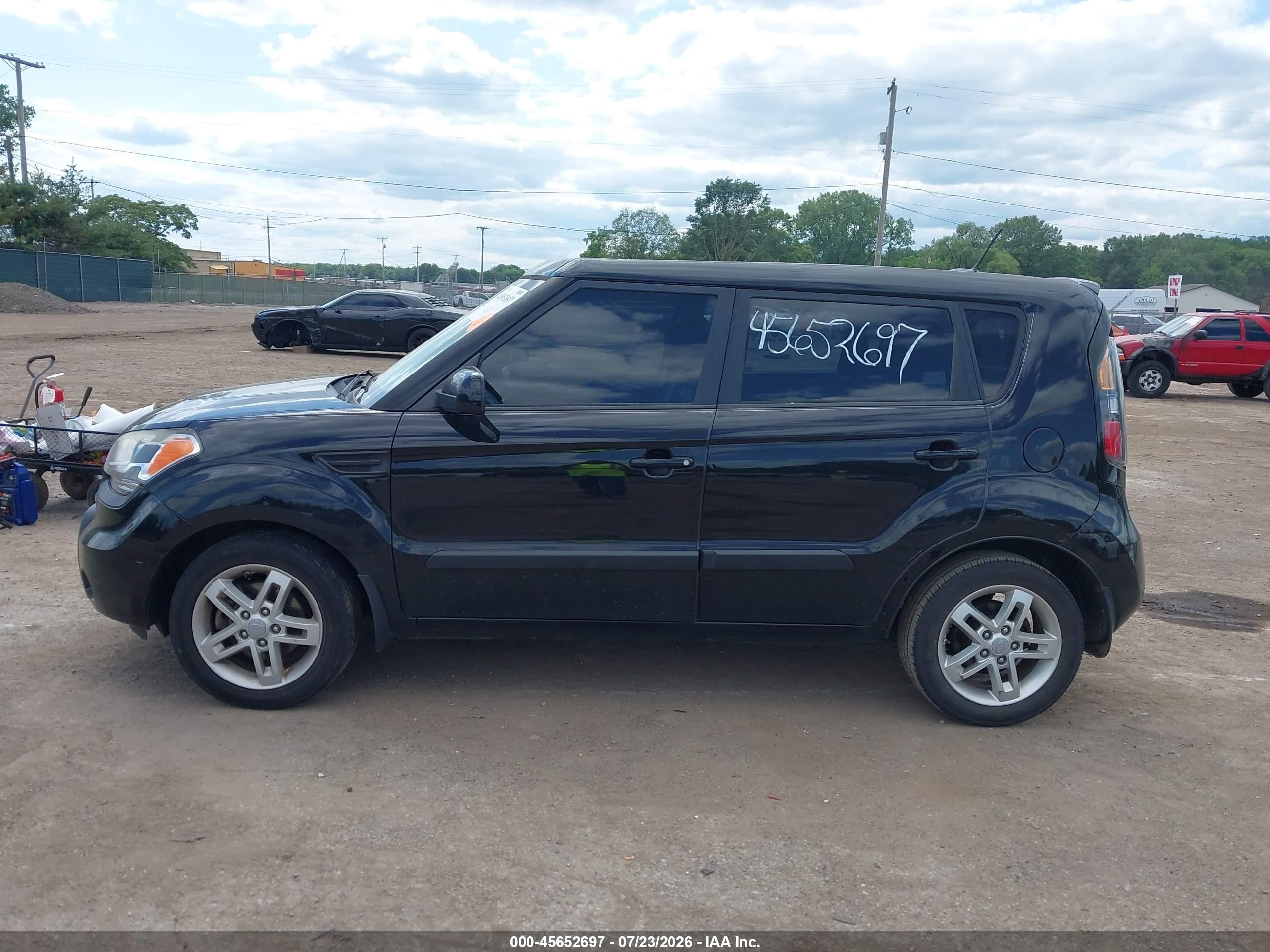 2011 Kia Soul + Черный vin: KNDJT2A28B7195430
