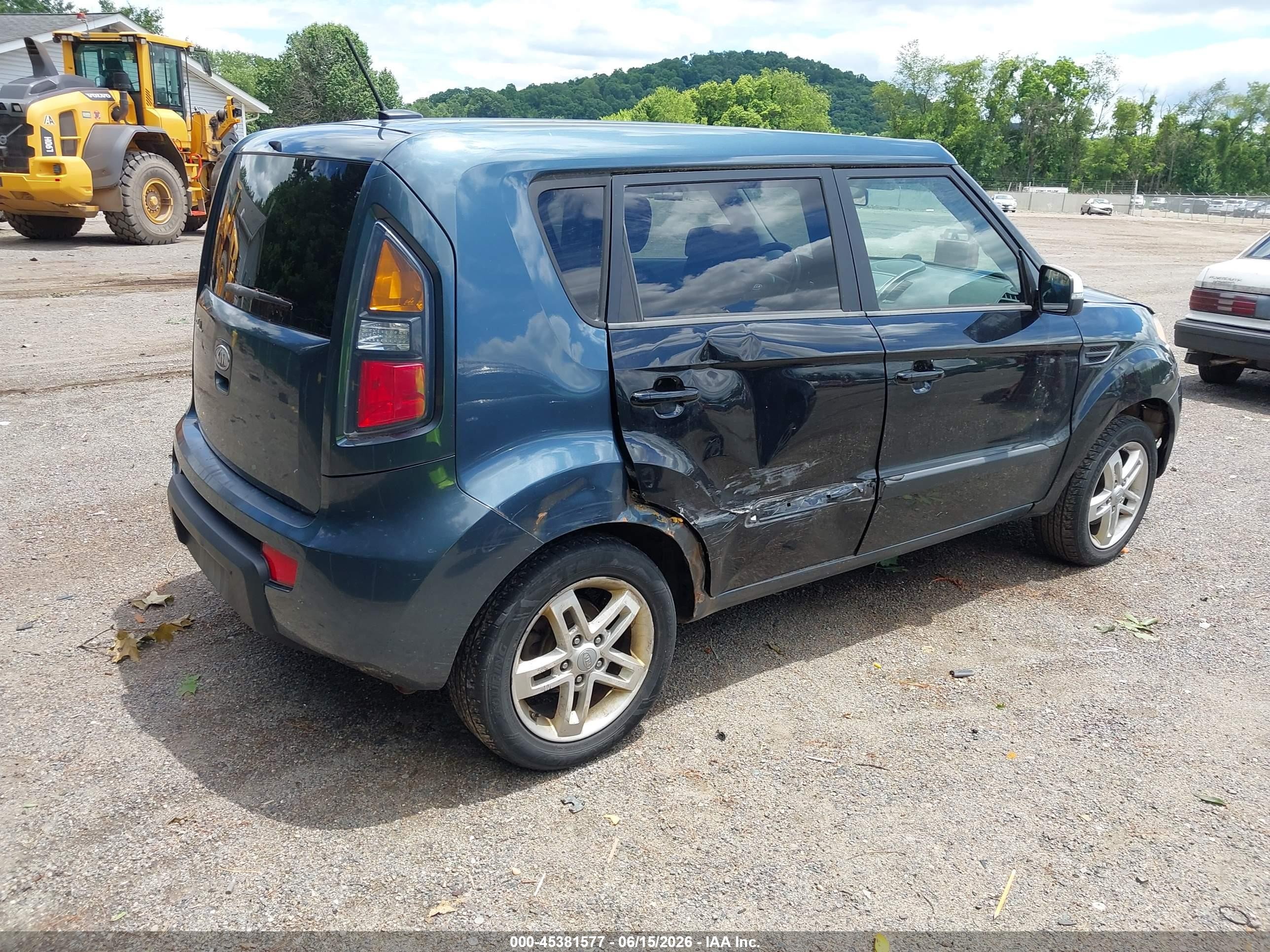 2011 Kia Soul + Gray vin: KNDJT2A28B7195704