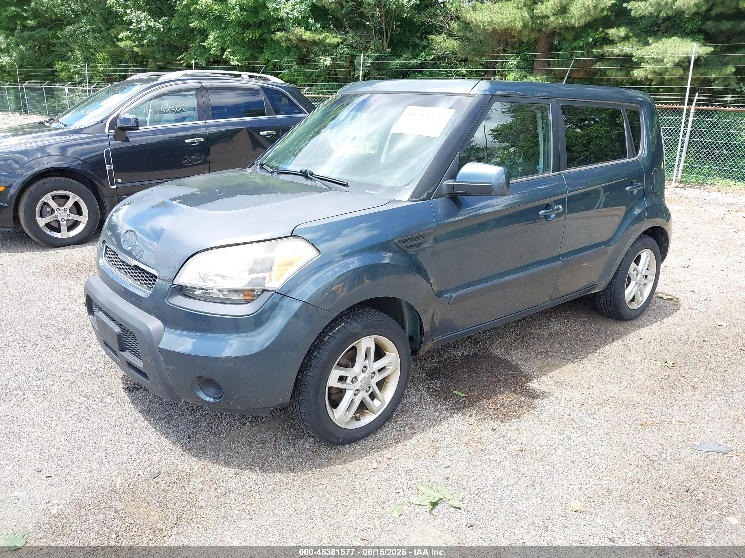 2011 Kia Soul + Gray vin: KNDJT2A28B7195704