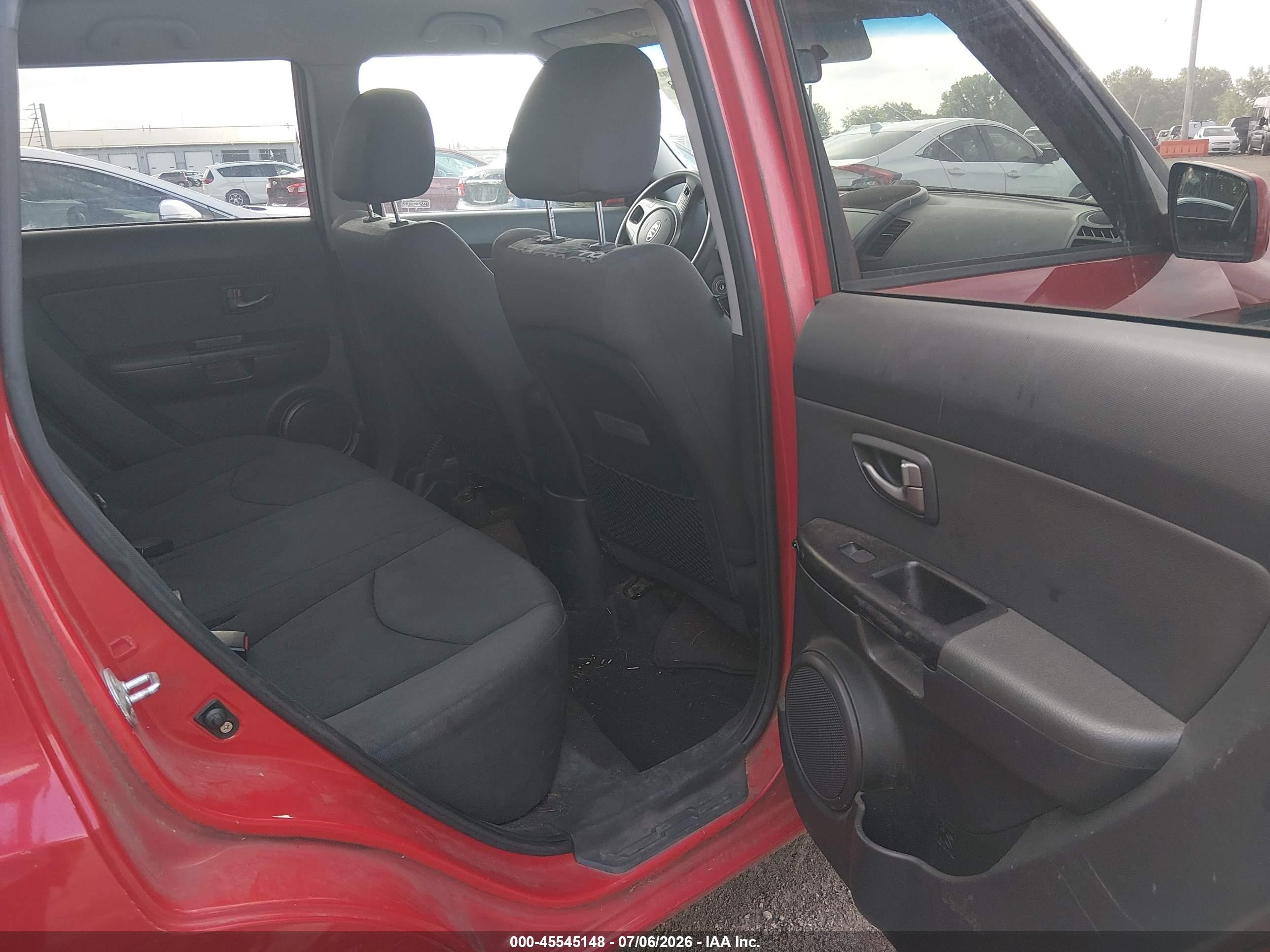 2011 Kia Soul + Red vin: KNDJT2A28B7237479