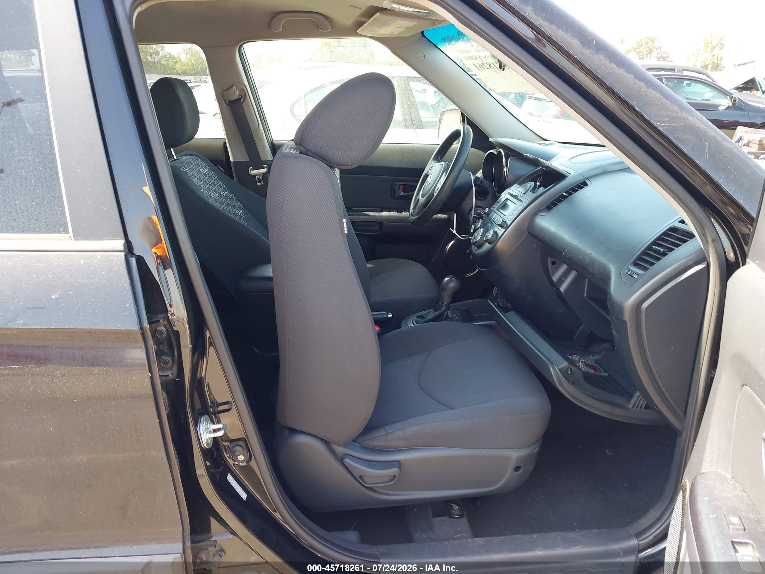 2011 Kia Soul + Black vin: KNDJT2A28B7275021