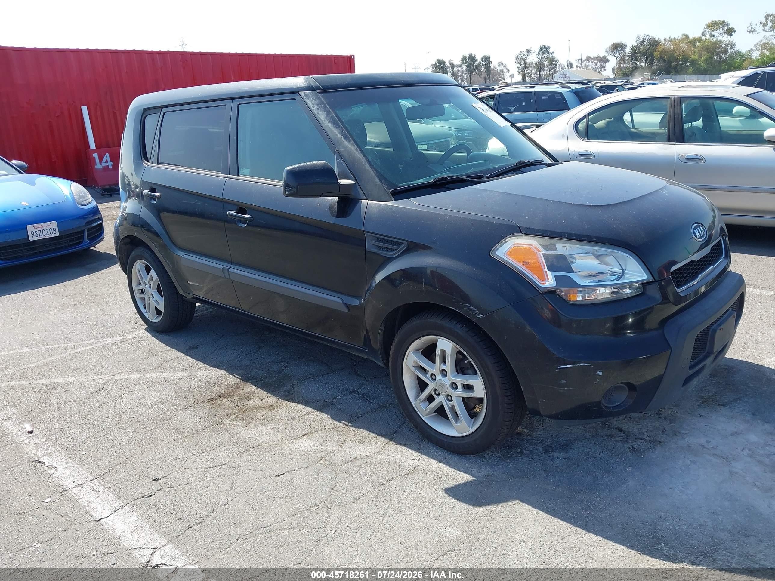 2011 Kia Soul + Black vin: KNDJT2A28B7275021