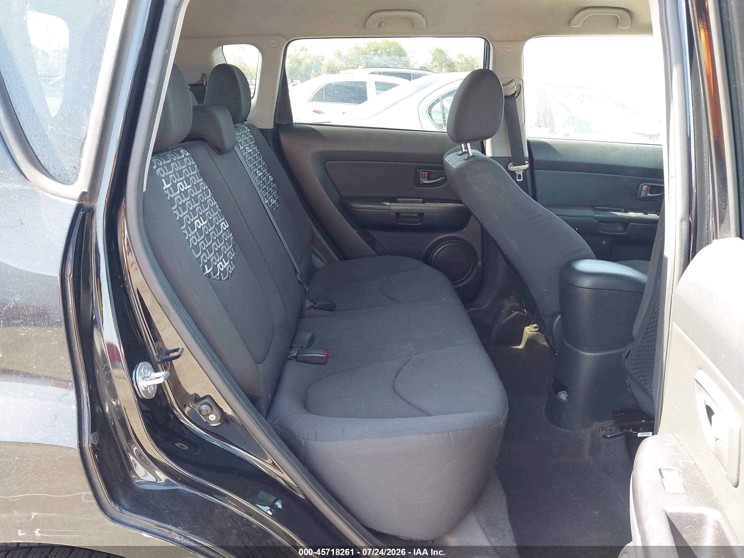 2011 Kia Soul + Black vin: KNDJT2A28B7275021