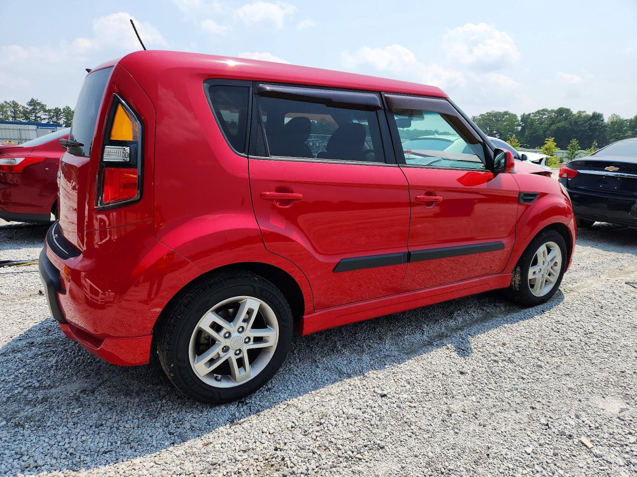 2011 Kia Soul + Red vin: KNDJT2A28B7304016