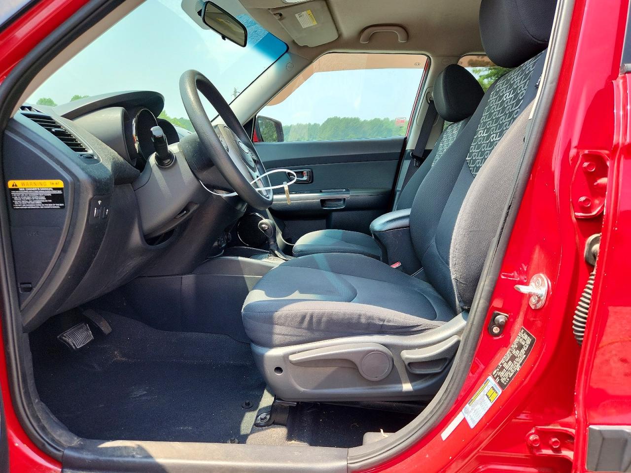 2011 Kia Soul + Red vin: KNDJT2A28B7304016