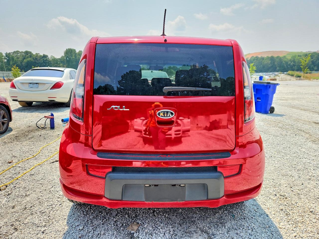 2011 Kia Soul + Red vin: KNDJT2A28B7304016