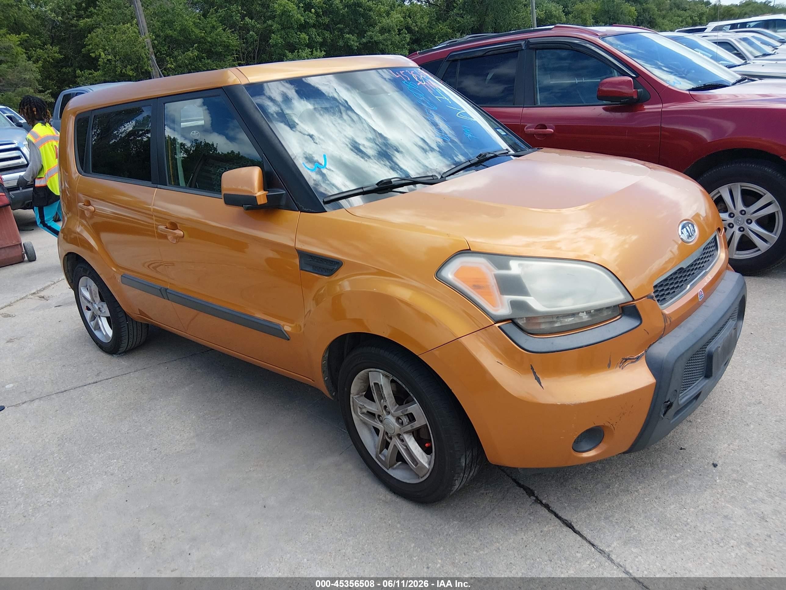 2011 Kia Soul + Orange vin: KNDJT2A28B7306073