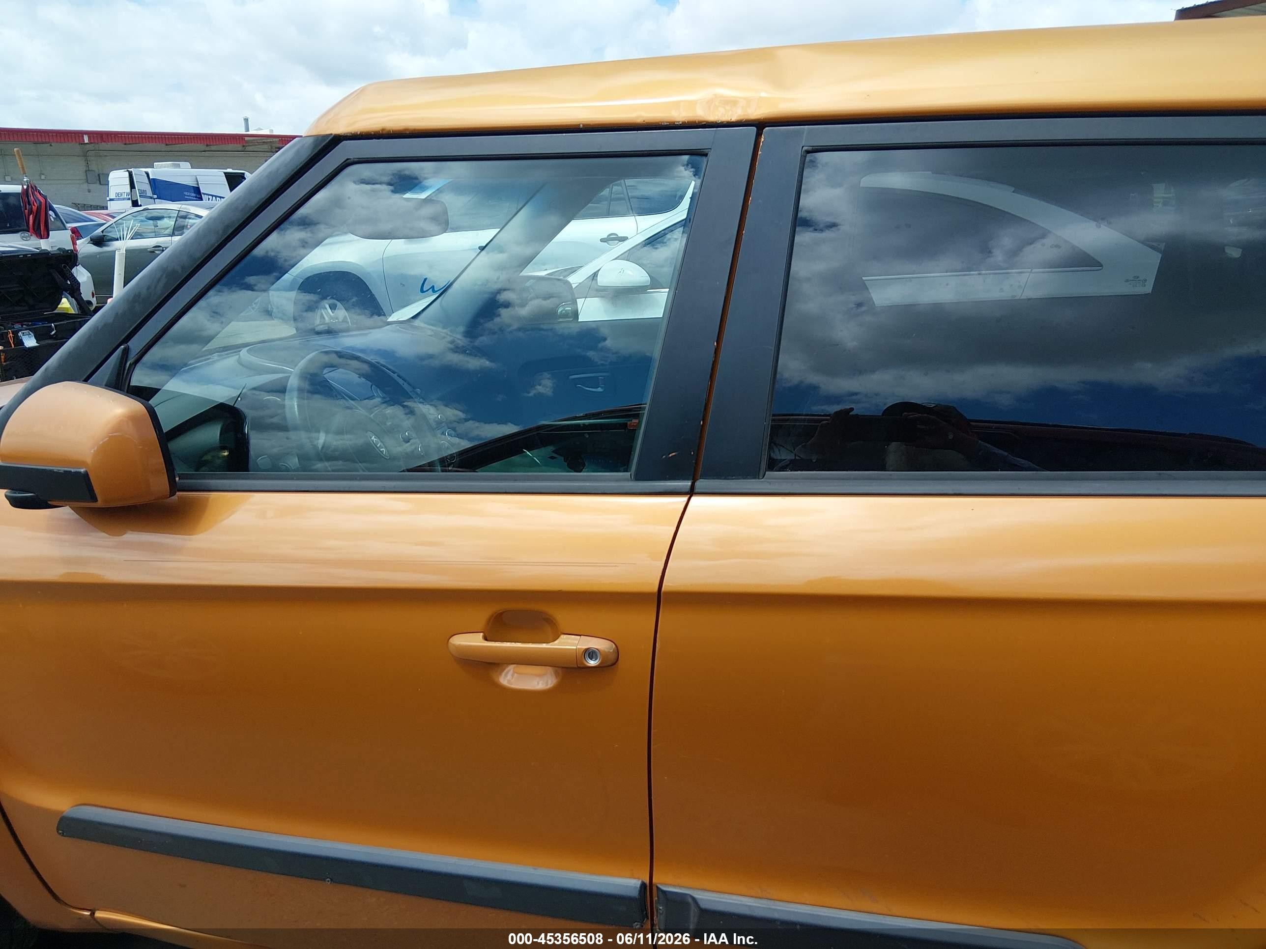2011 Kia Soul + Orange vin: KNDJT2A28B7306073