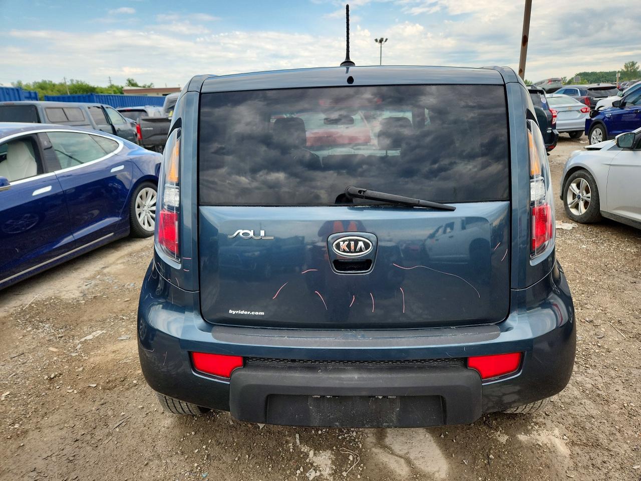 2011 Kia Soul + Gray vin: KNDJT2A28B7313637