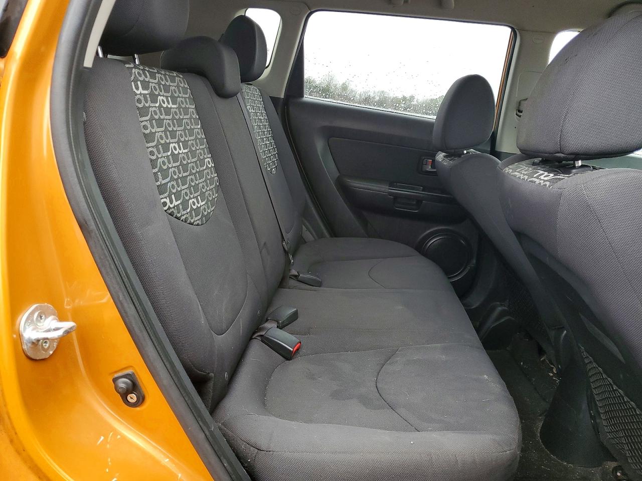 2011 Kia Soul + Orange vin: KNDJT2A28B7316957
