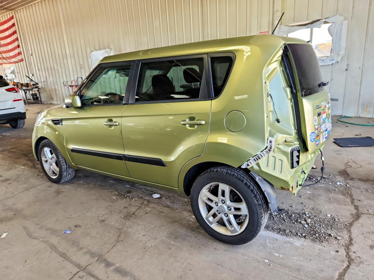 2011 Kia Soul + Green vin: KNDJT2A28B7320815