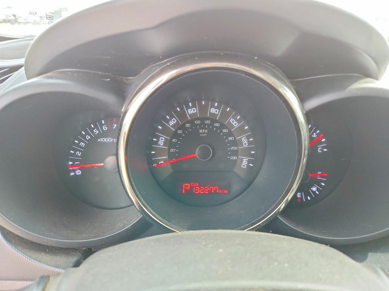 2011 Kia Soul + Red vin: KNDJT2A28B7331944
