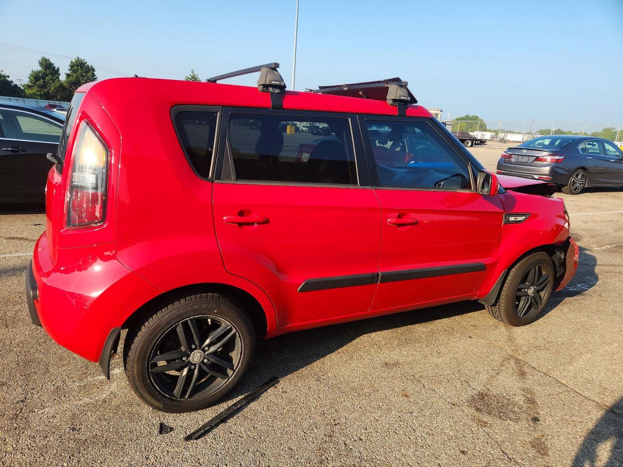 2011 Kia Soul + Красный vin: KNDJT2A28B7347108