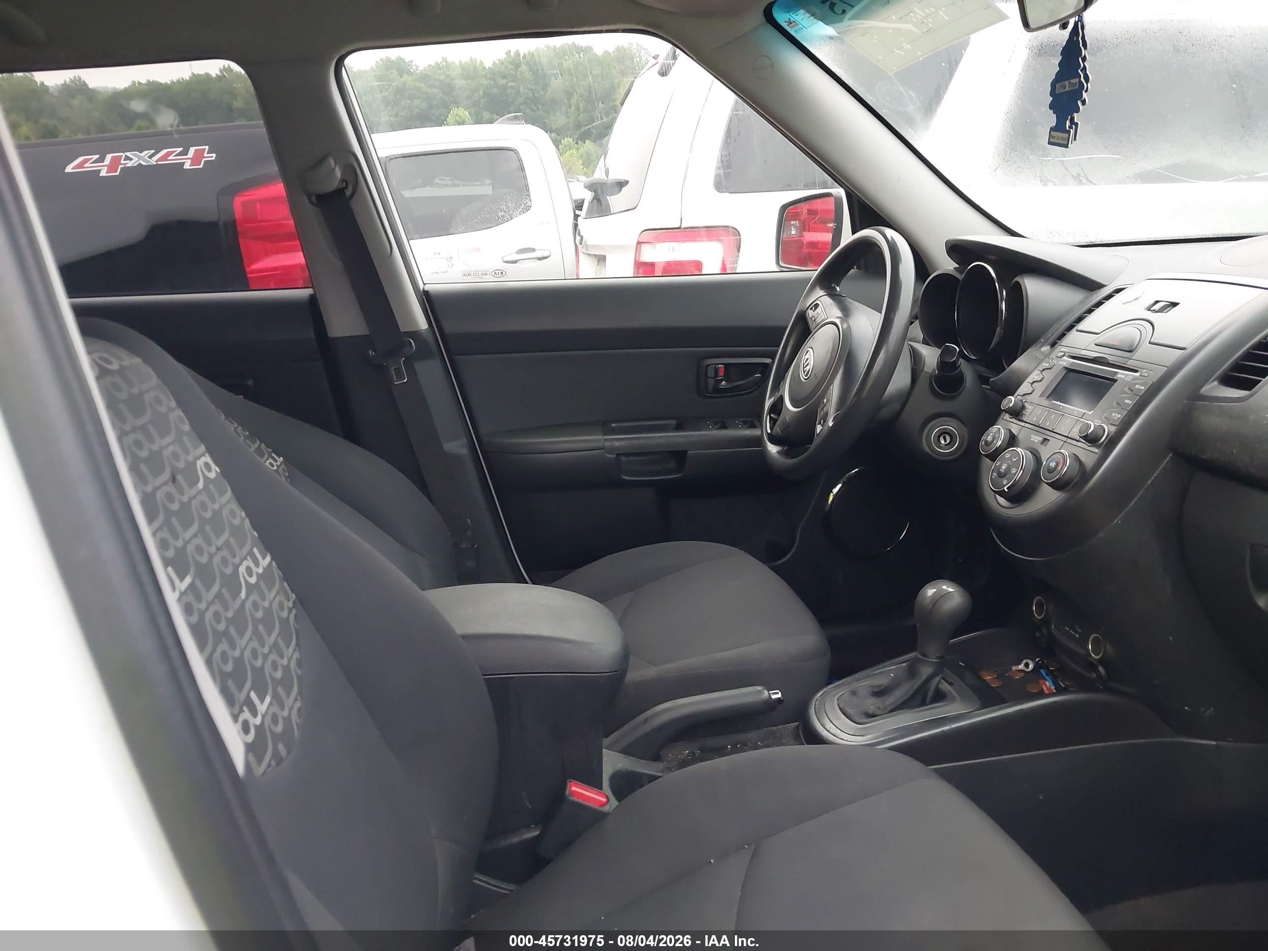 2011 Kia Soul + White vin: KNDJT2A28B7708661