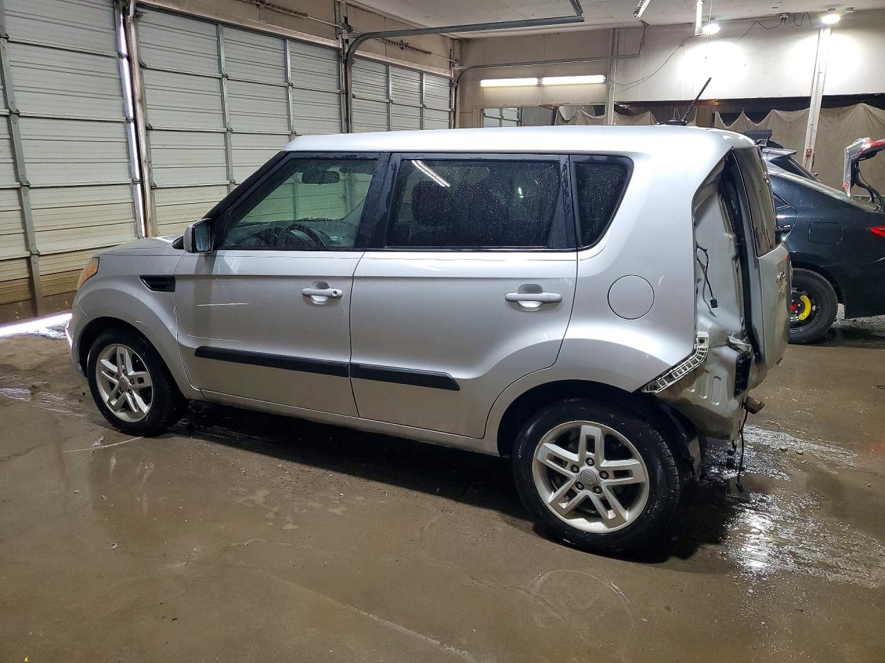 2011 Kia Soul + Silver vin: KNDJT2A28B7717019