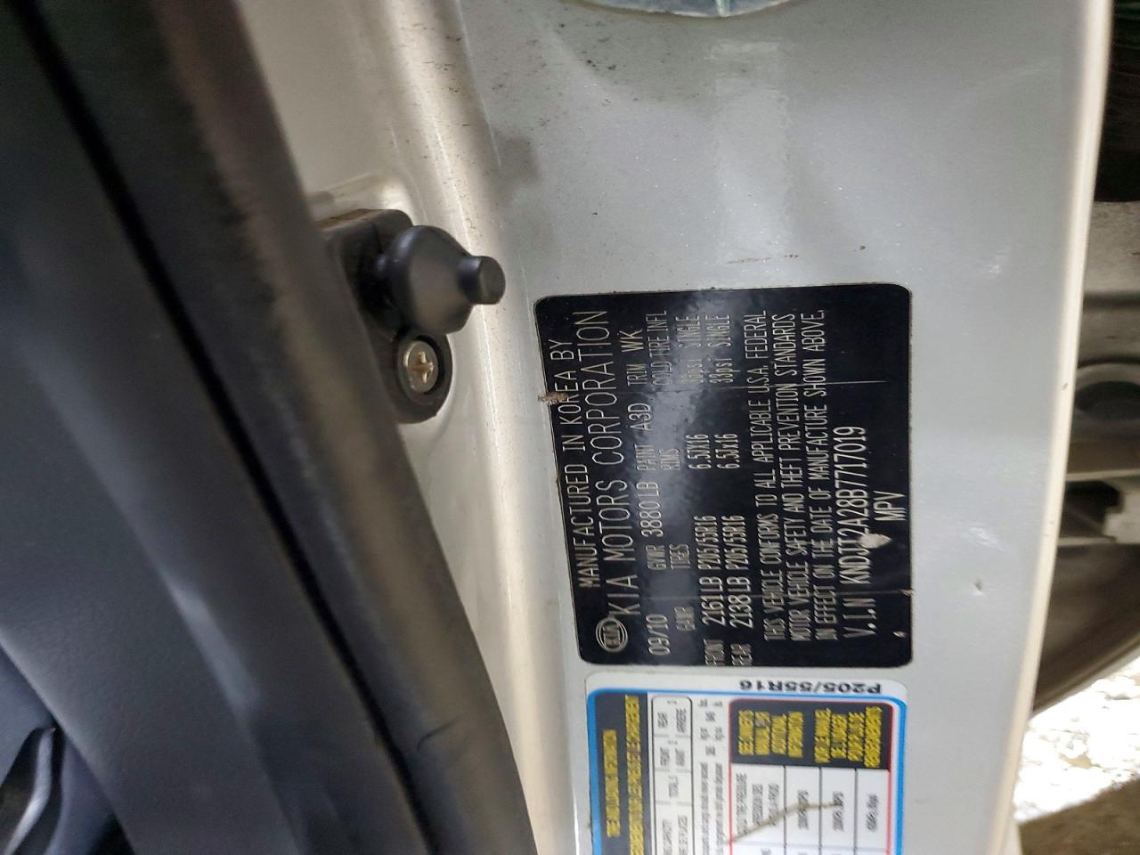 2011 Kia Soul + Silver vin: KNDJT2A28B7717019