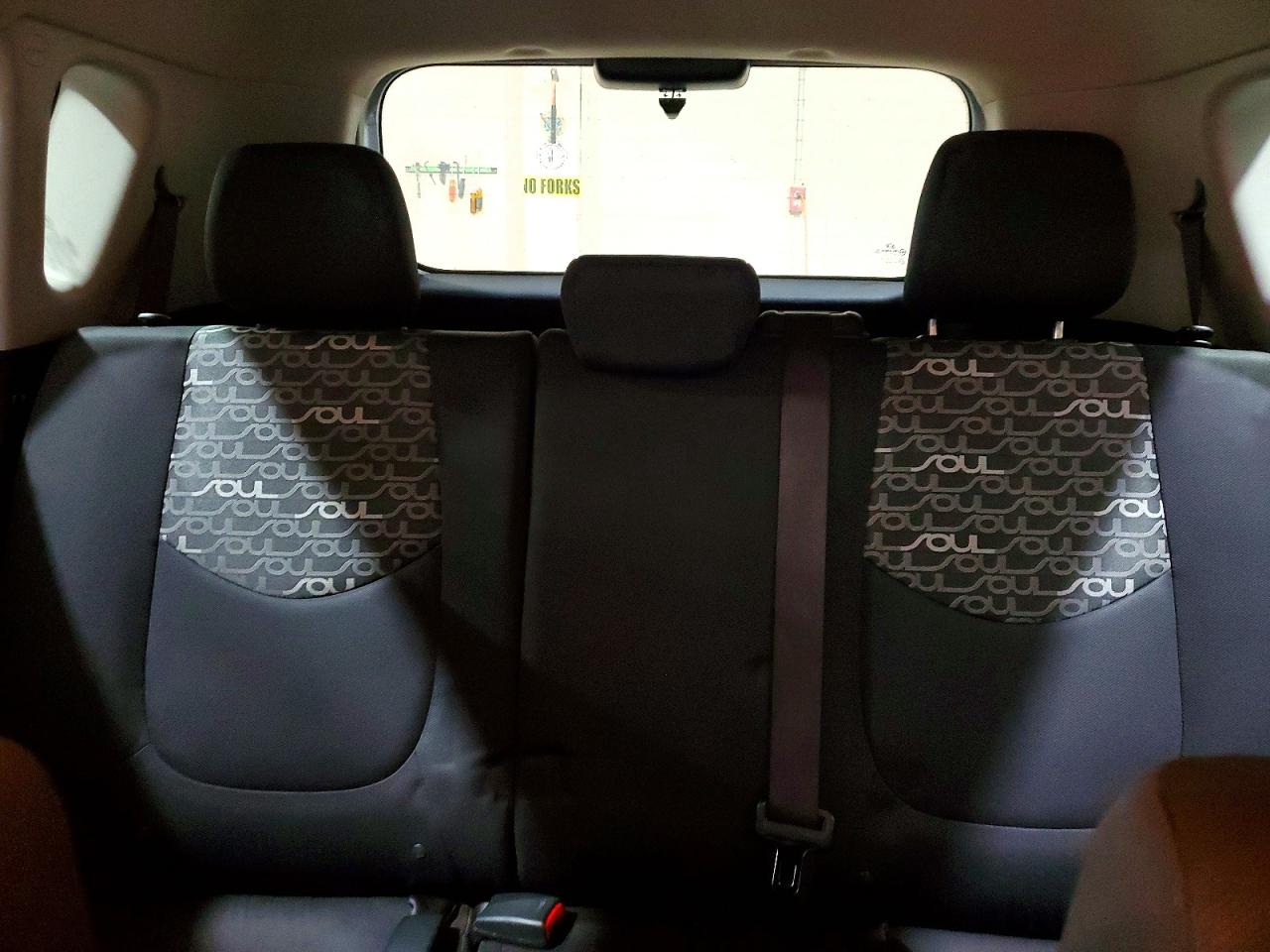 2011 Kia Soul + Silver vin: KNDJT2A28B7717019