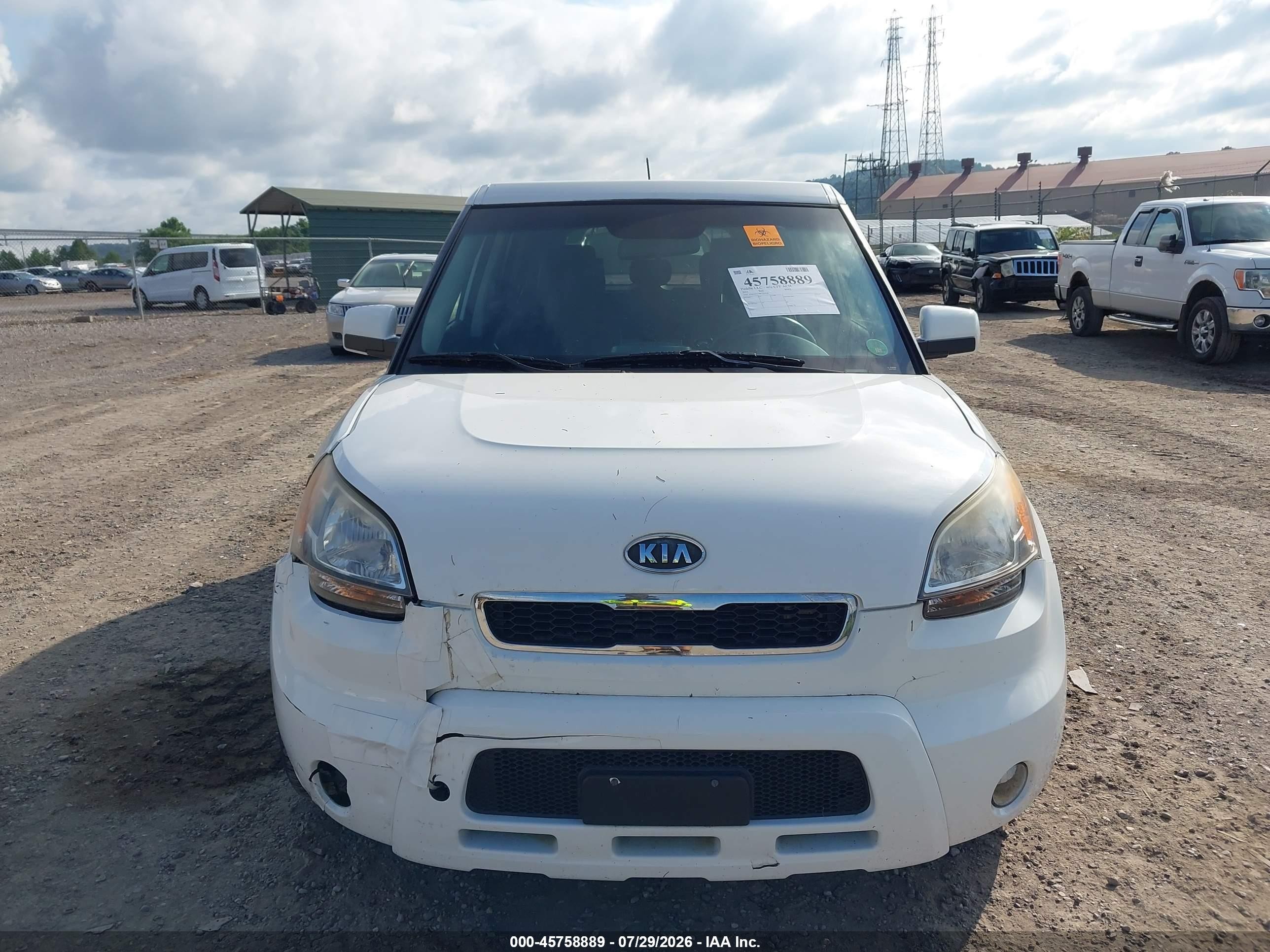 2011 Kia Soul + White vin: KNDJT2A28B7725928