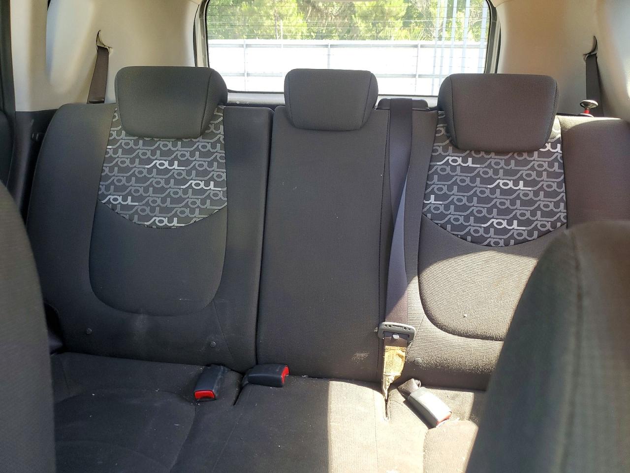 2010 Kia Soul + Charcoal vin: KNDJT2A29A7032932