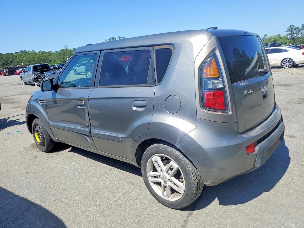 2010 Kia Soul + Charcoal vin: KNDJT2A29A7032932