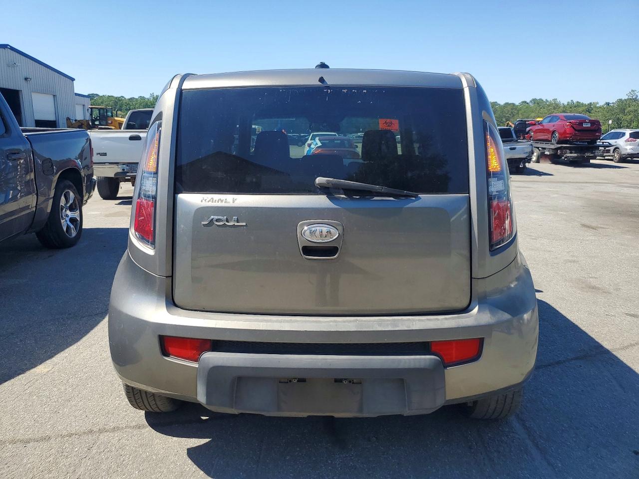 2010 Kia Soul + Charcoal vin: KNDJT2A29A7032932