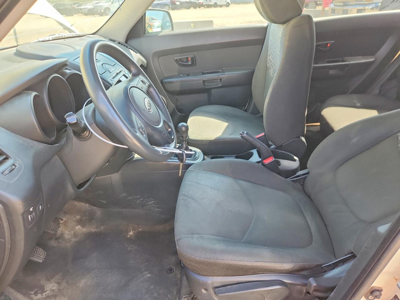 2010 Kia Soul + Кремовый vin: KNDJT2A29A7049603