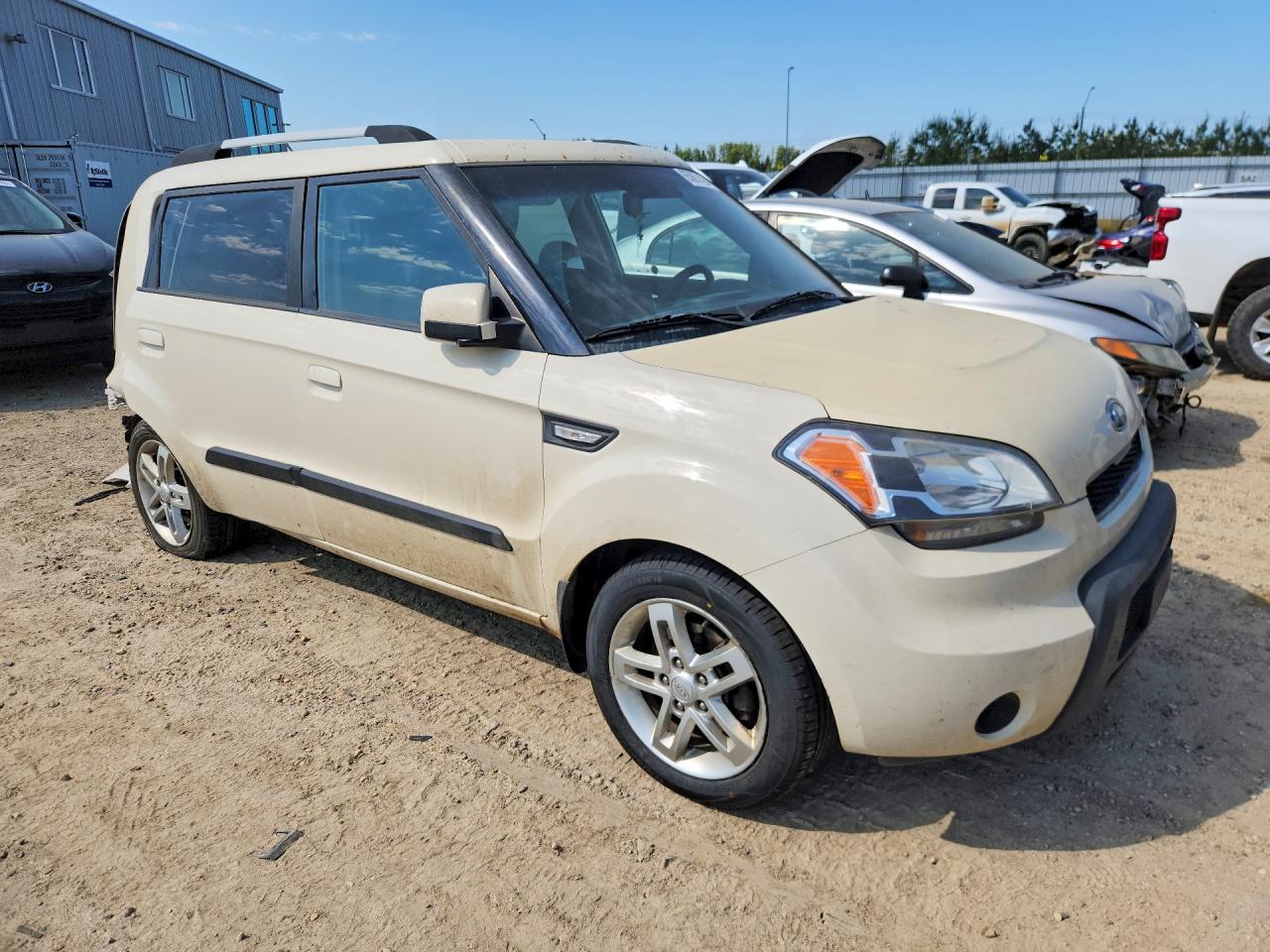 2010 Kia Soul + Кремовый vin: KNDJT2A29A7049603