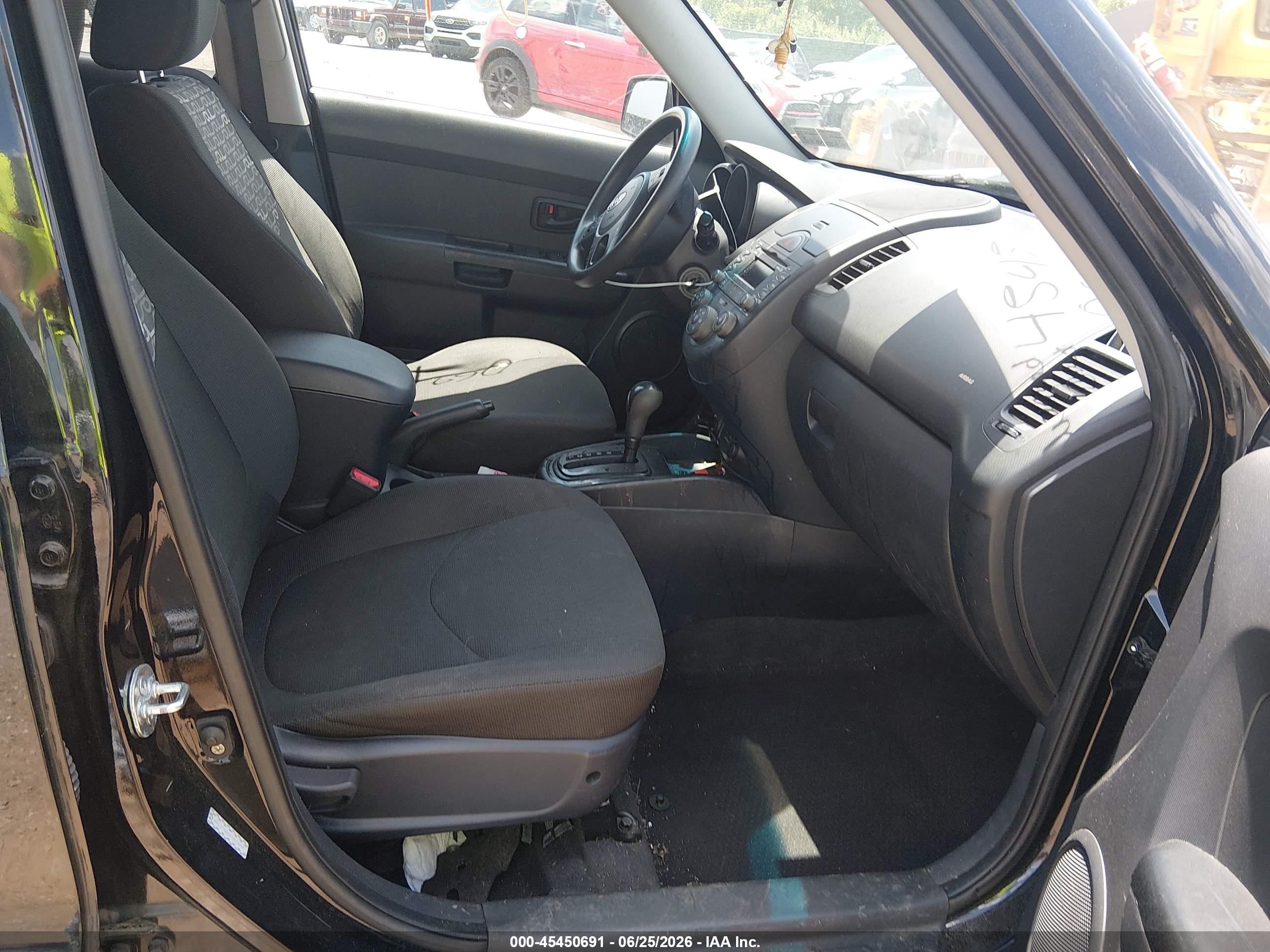 2010 Kia Soul + Black vin: KNDJT2A29A7055840