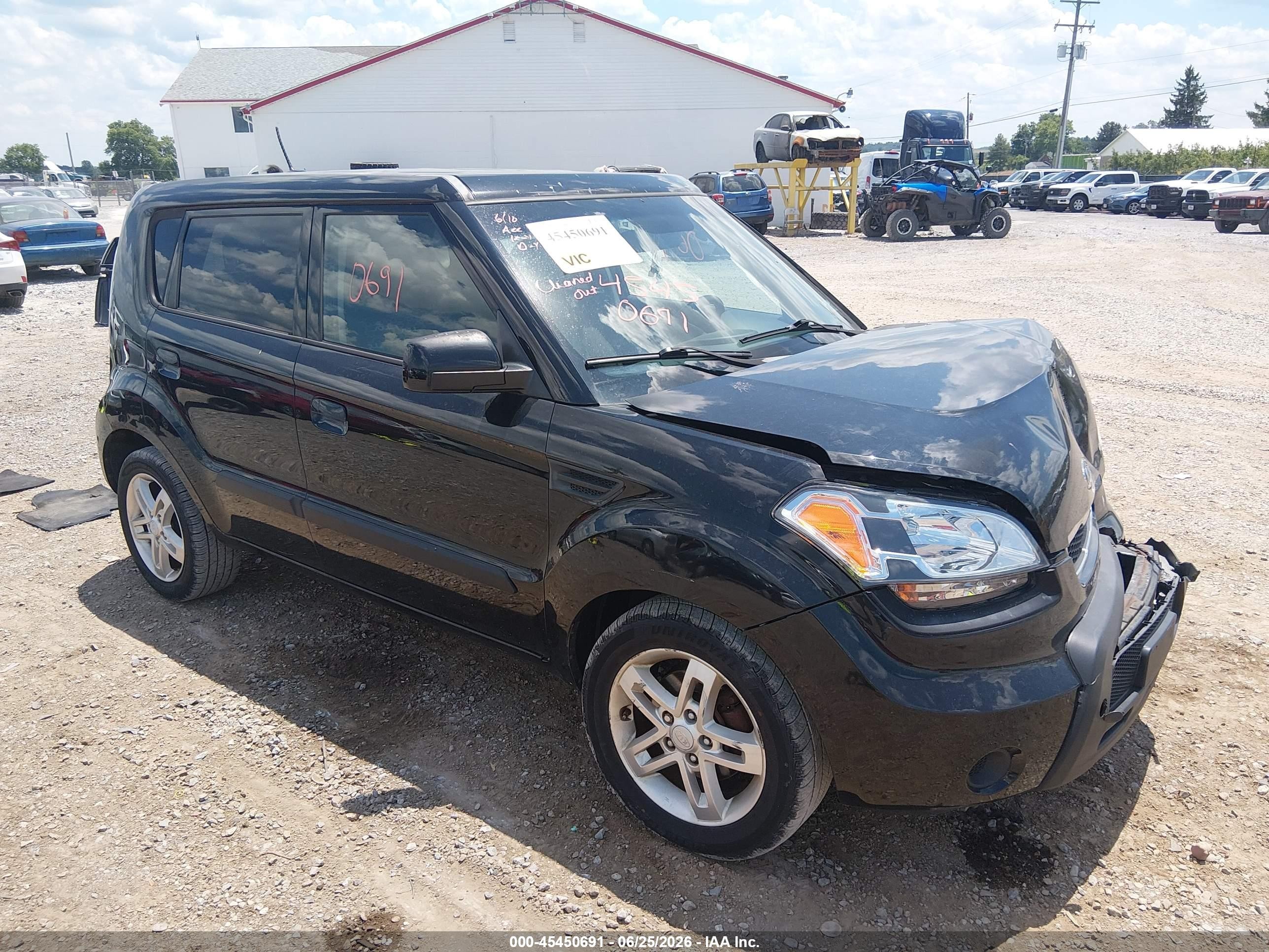 2010 Kia Soul + Black vin: KNDJT2A29A7055840