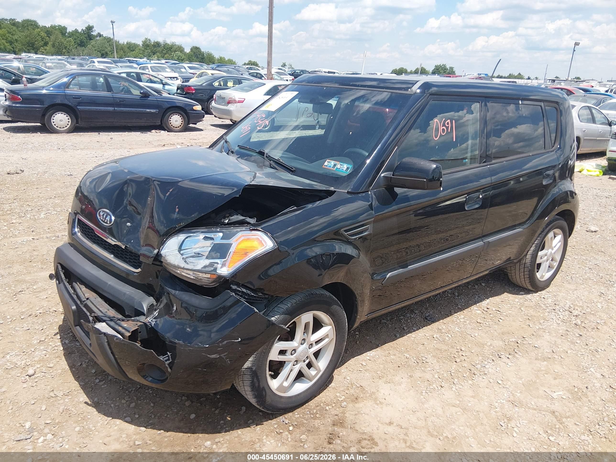 2010 Kia Soul + Black vin: KNDJT2A29A7055840