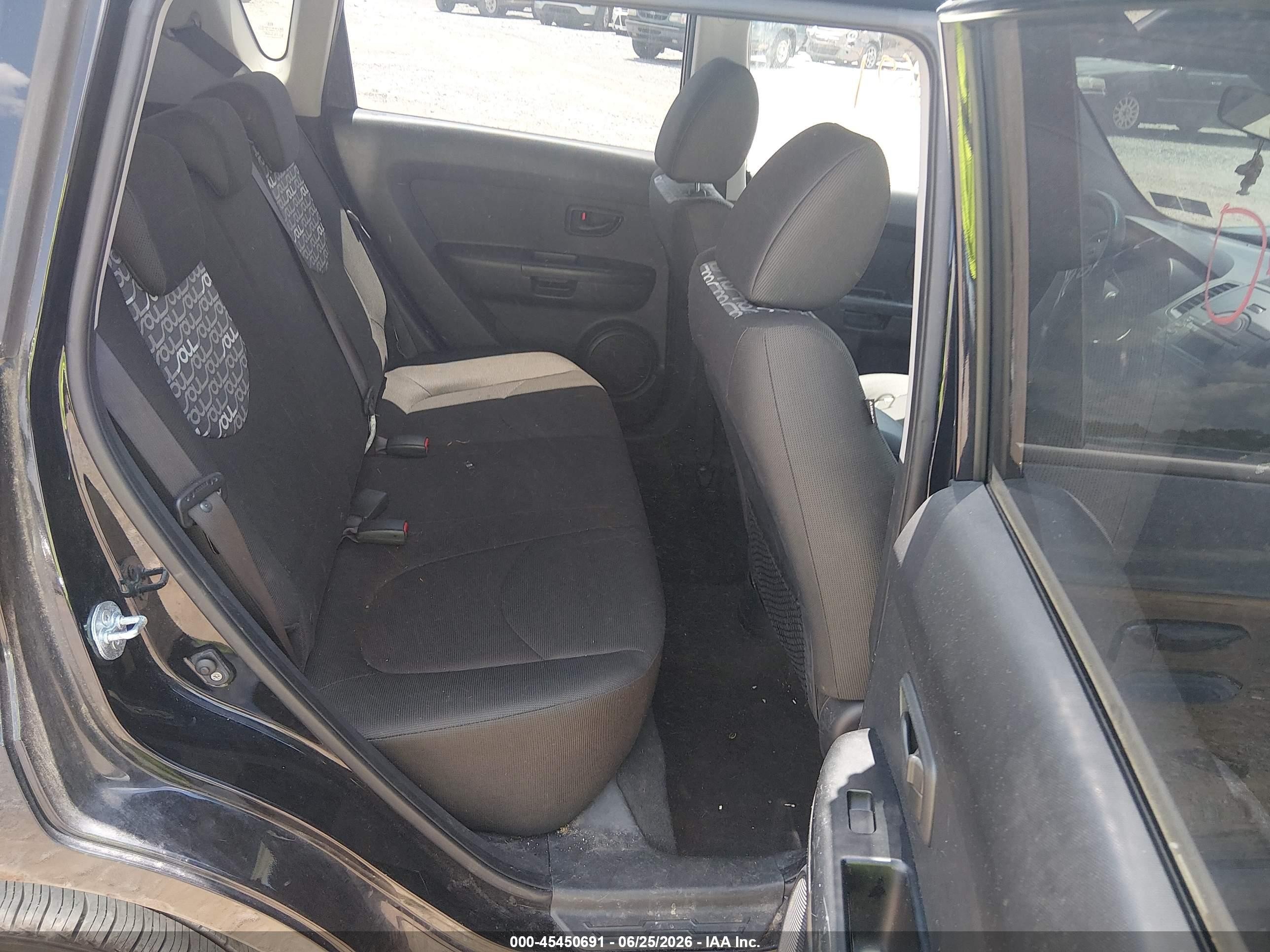 2010 Kia Soul + Black vin: KNDJT2A29A7055840