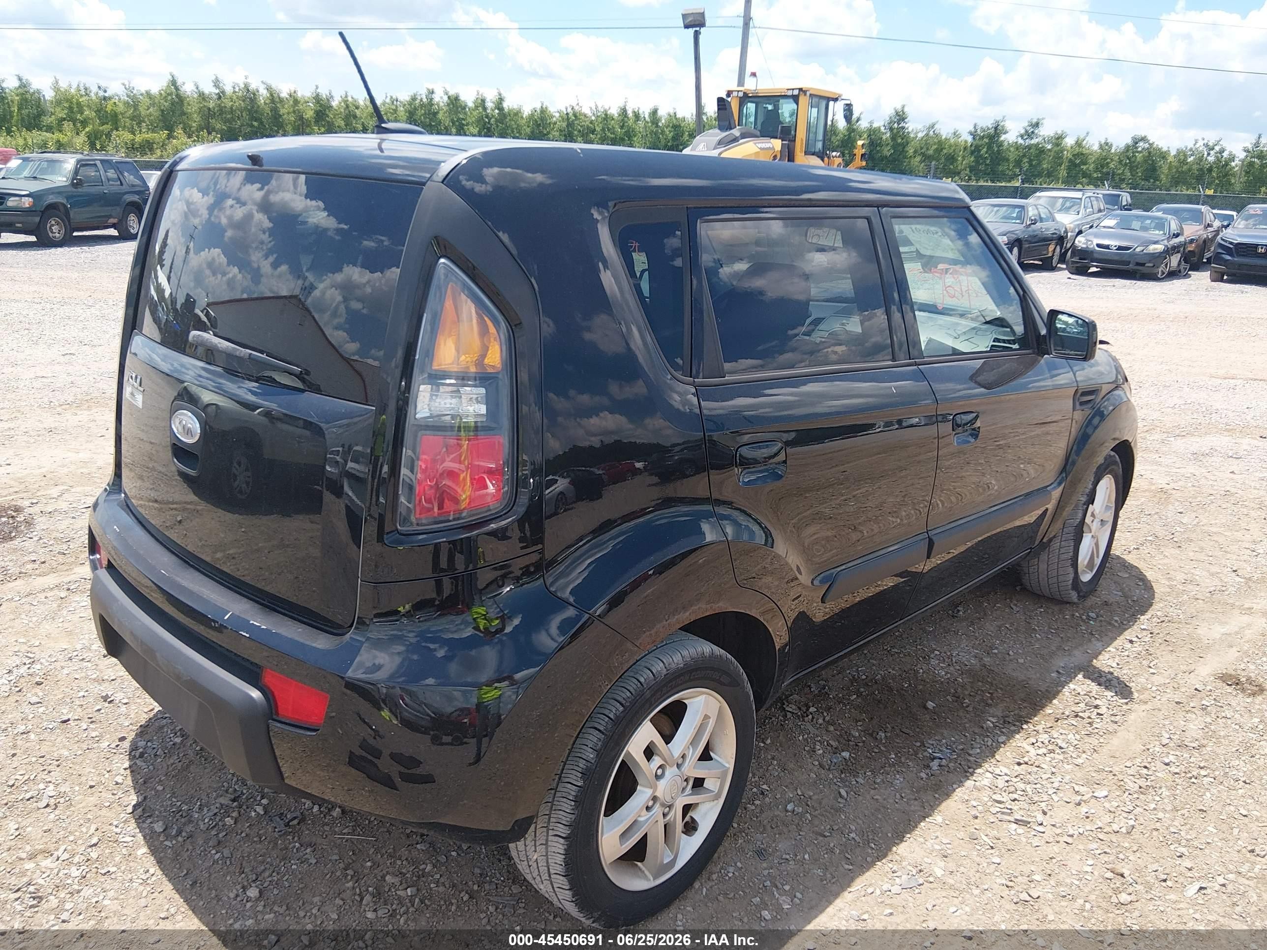 2010 Kia Soul + Black vin: KNDJT2A29A7055840