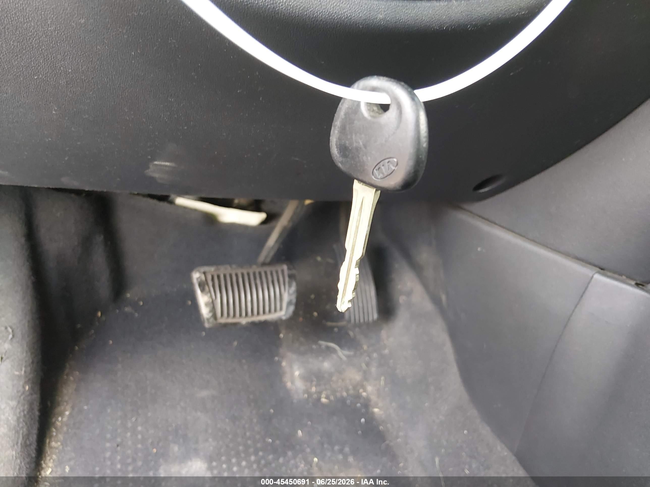 2010 Kia Soul + Black vin: KNDJT2A29A7055840