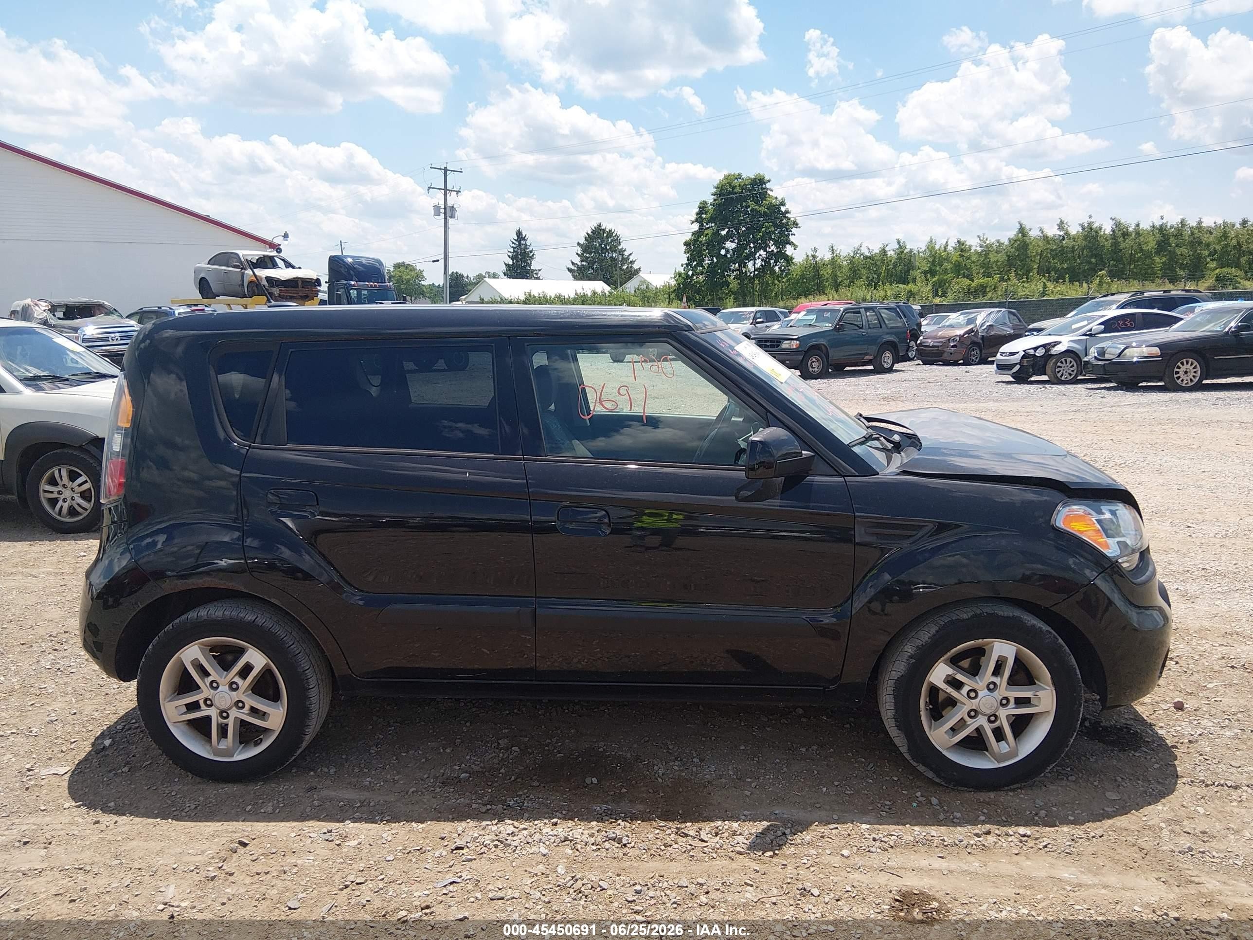 2010 Kia Soul + Black vin: KNDJT2A29A7055840