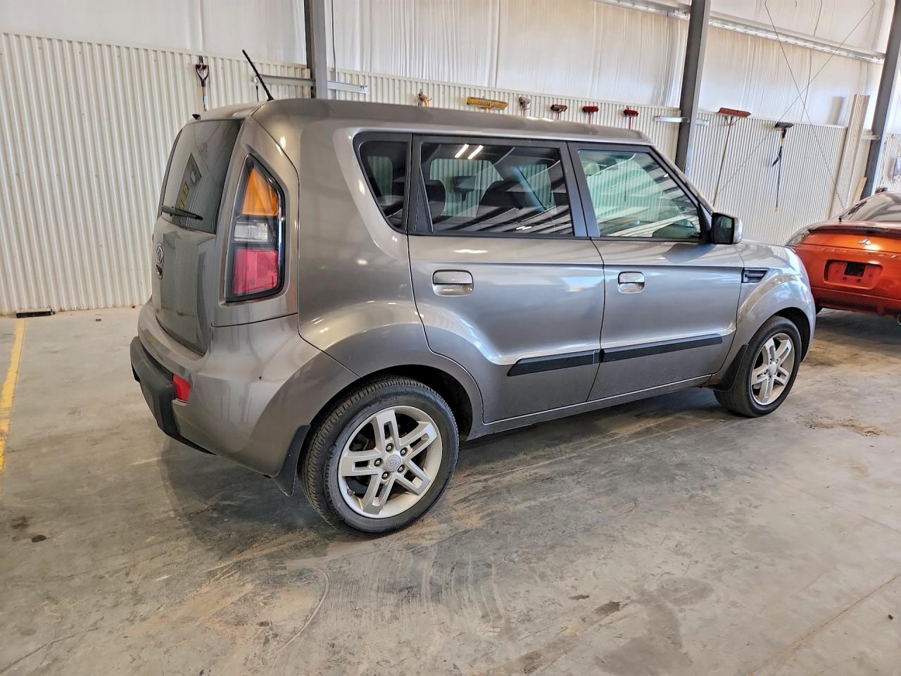 2010 Kia Soul + Gray vin: KNDJT2A29A7061735