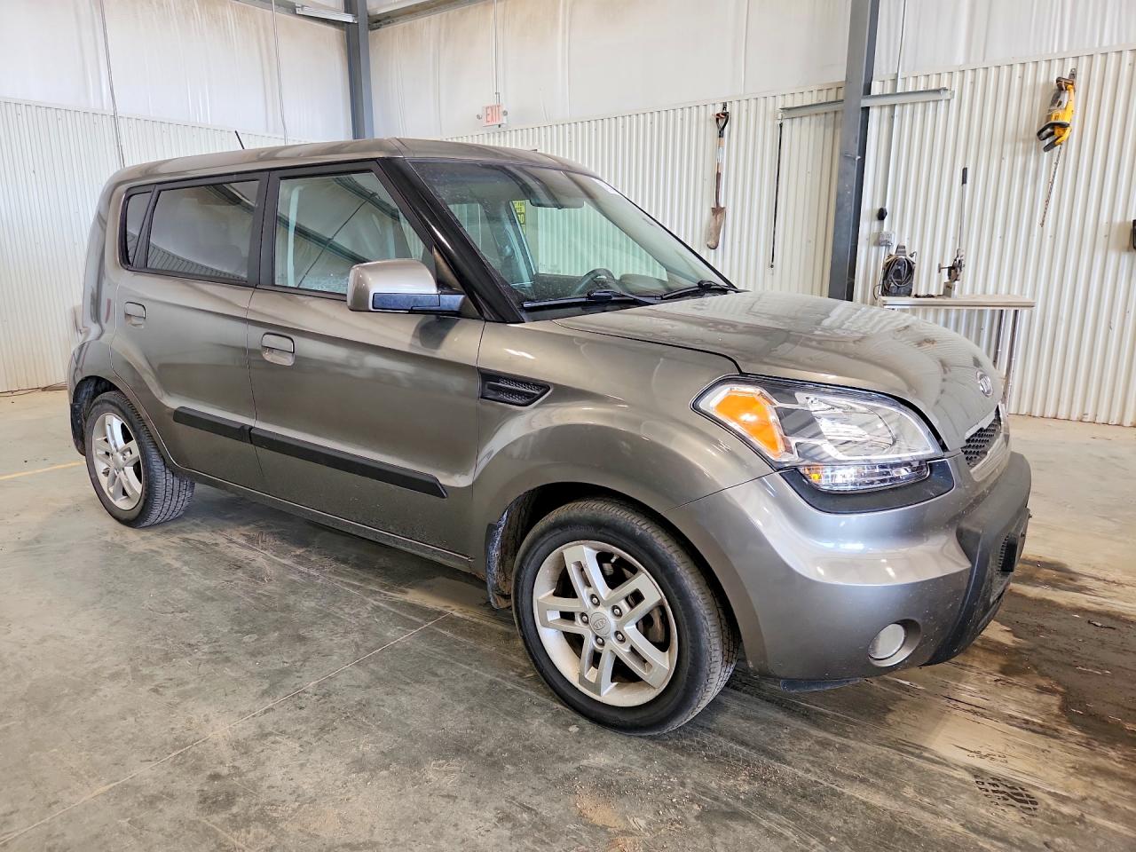2010 Kia Soul + Gray vin: KNDJT2A29A7061735