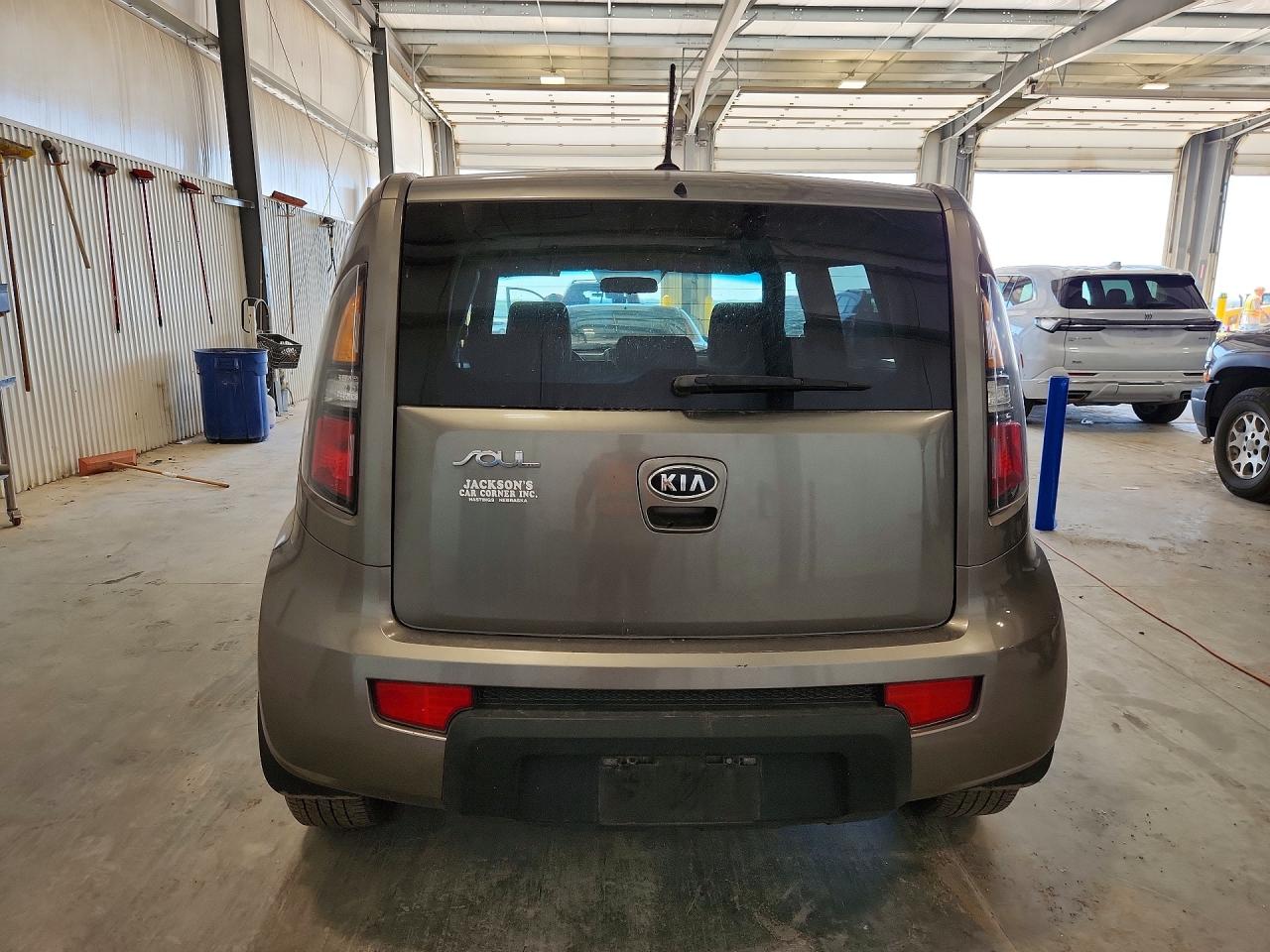 2010 Kia Soul + Gray vin: KNDJT2A29A7061735
