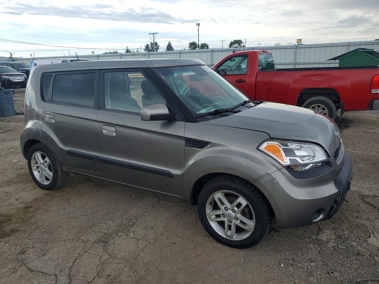 2010 Kia Soul + Gray vin: KNDJT2A29A7118659