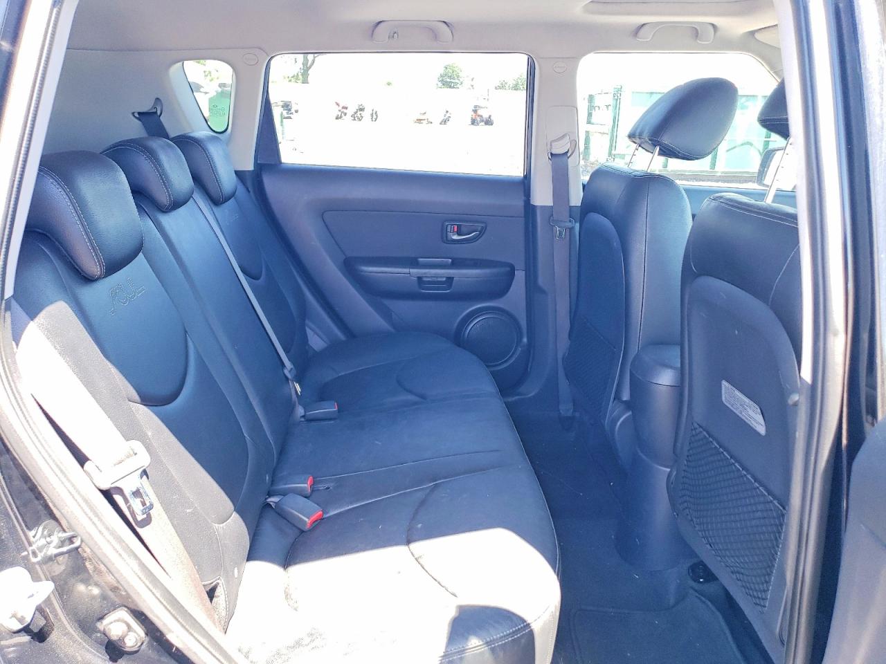 2010 Kia Soul + Black vin: KNDJT2A29A7125367