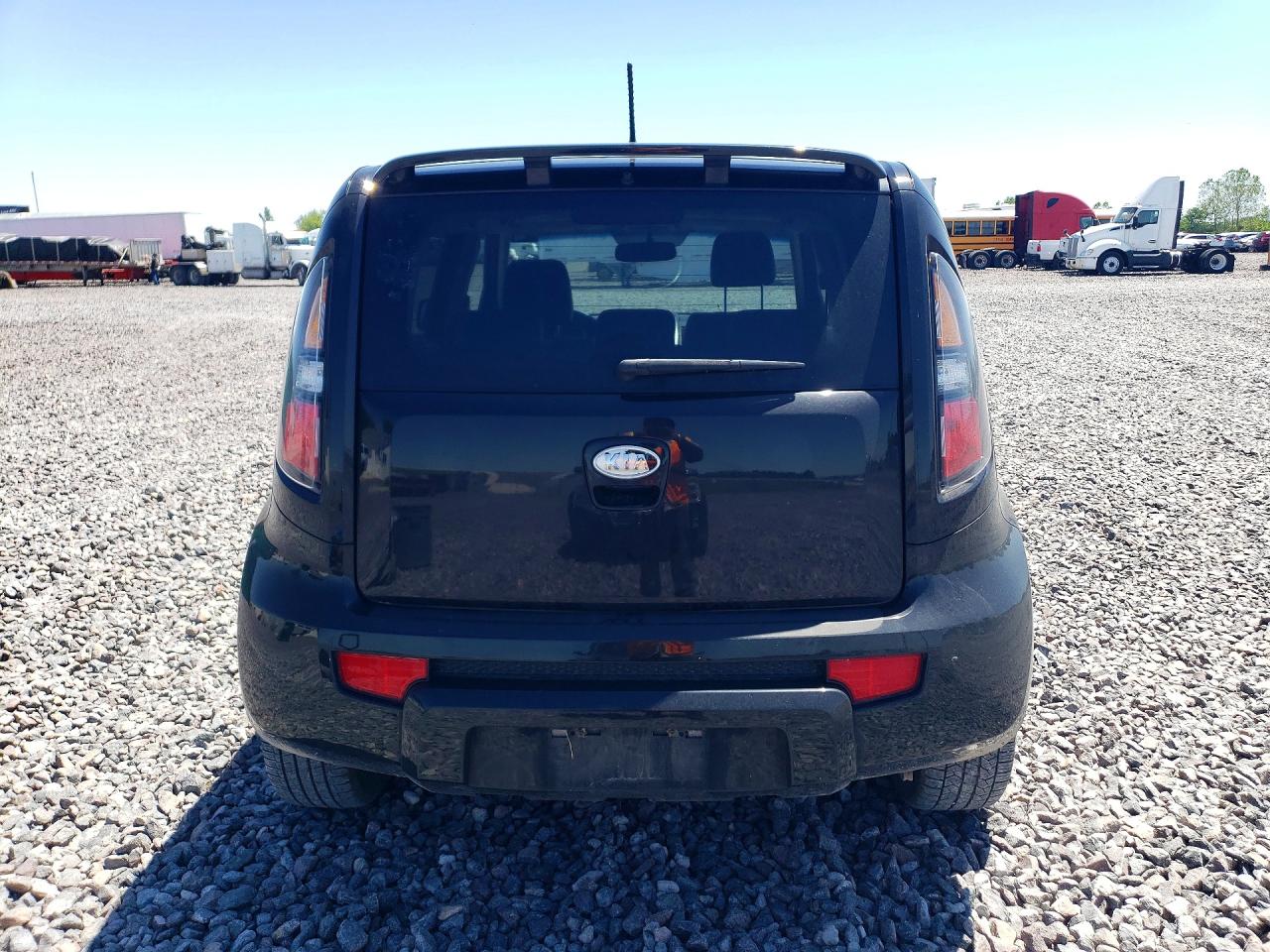 2010 Kia Soul + Black vin: KNDJT2A29A7125367