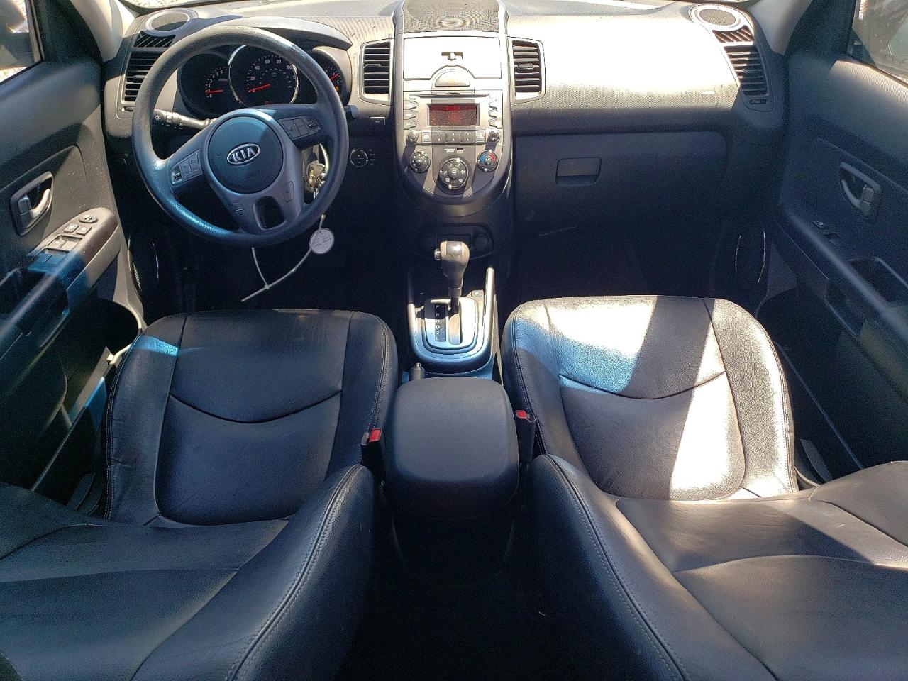 2010 Kia Soul + Black vin: KNDJT2A29A7125367