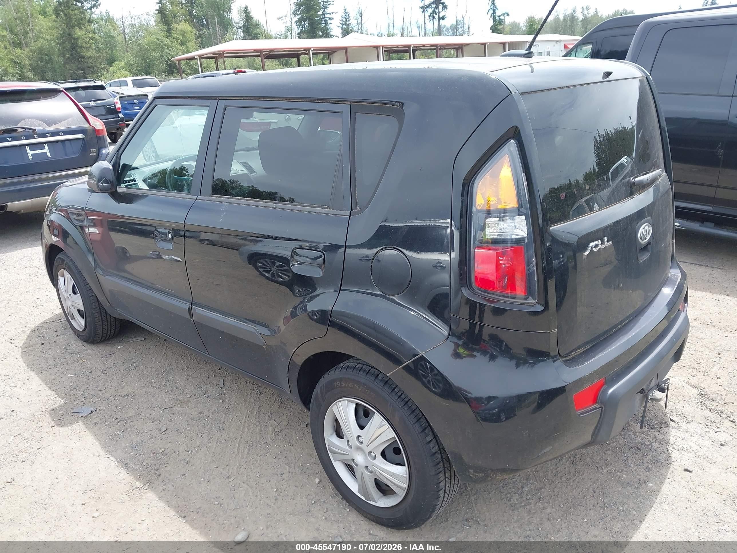 2010 Kia Soul + Black vin: KNDJT2A29A7125675