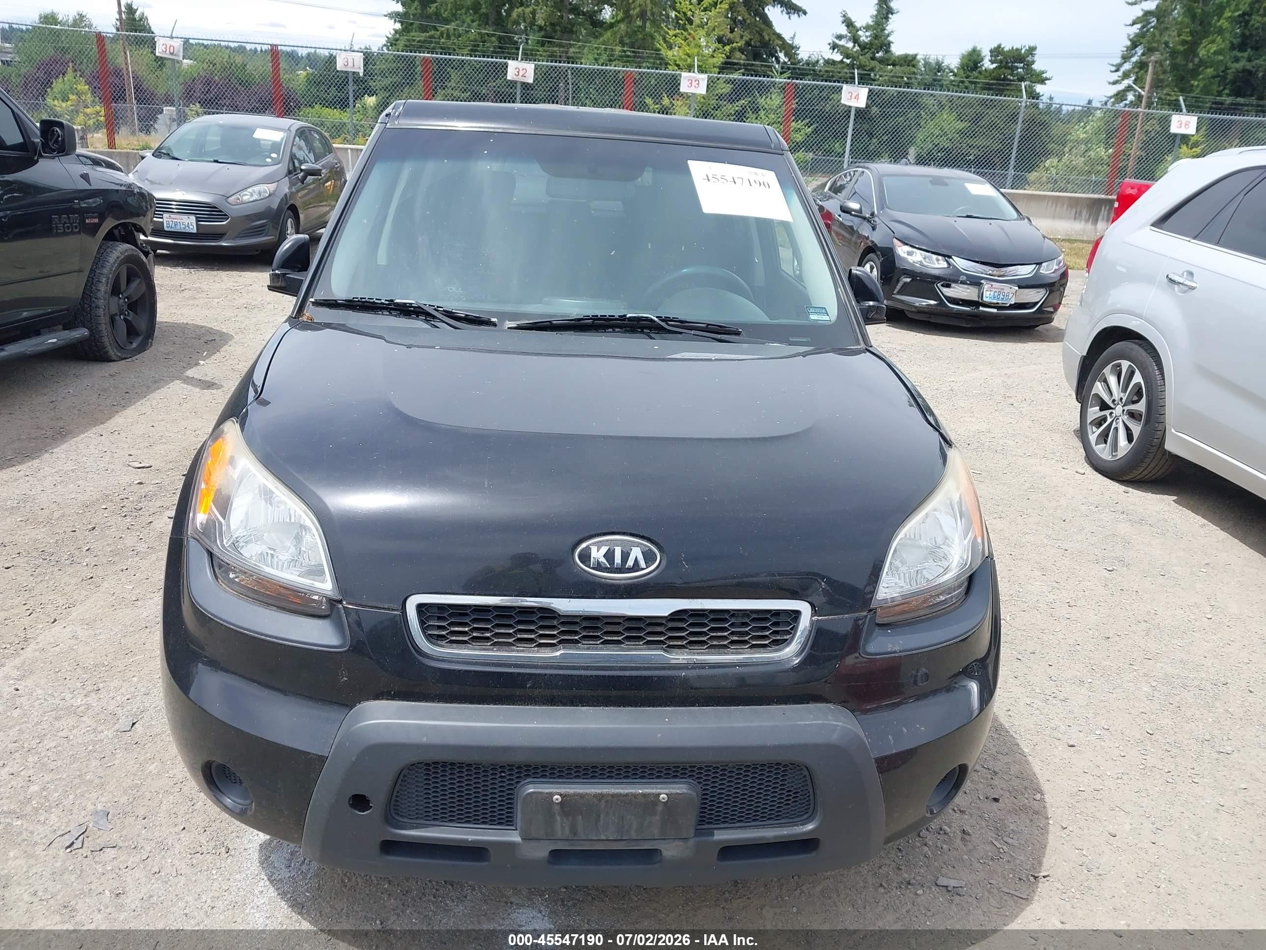 2010 Kia Soul + Black vin: KNDJT2A29A7125675