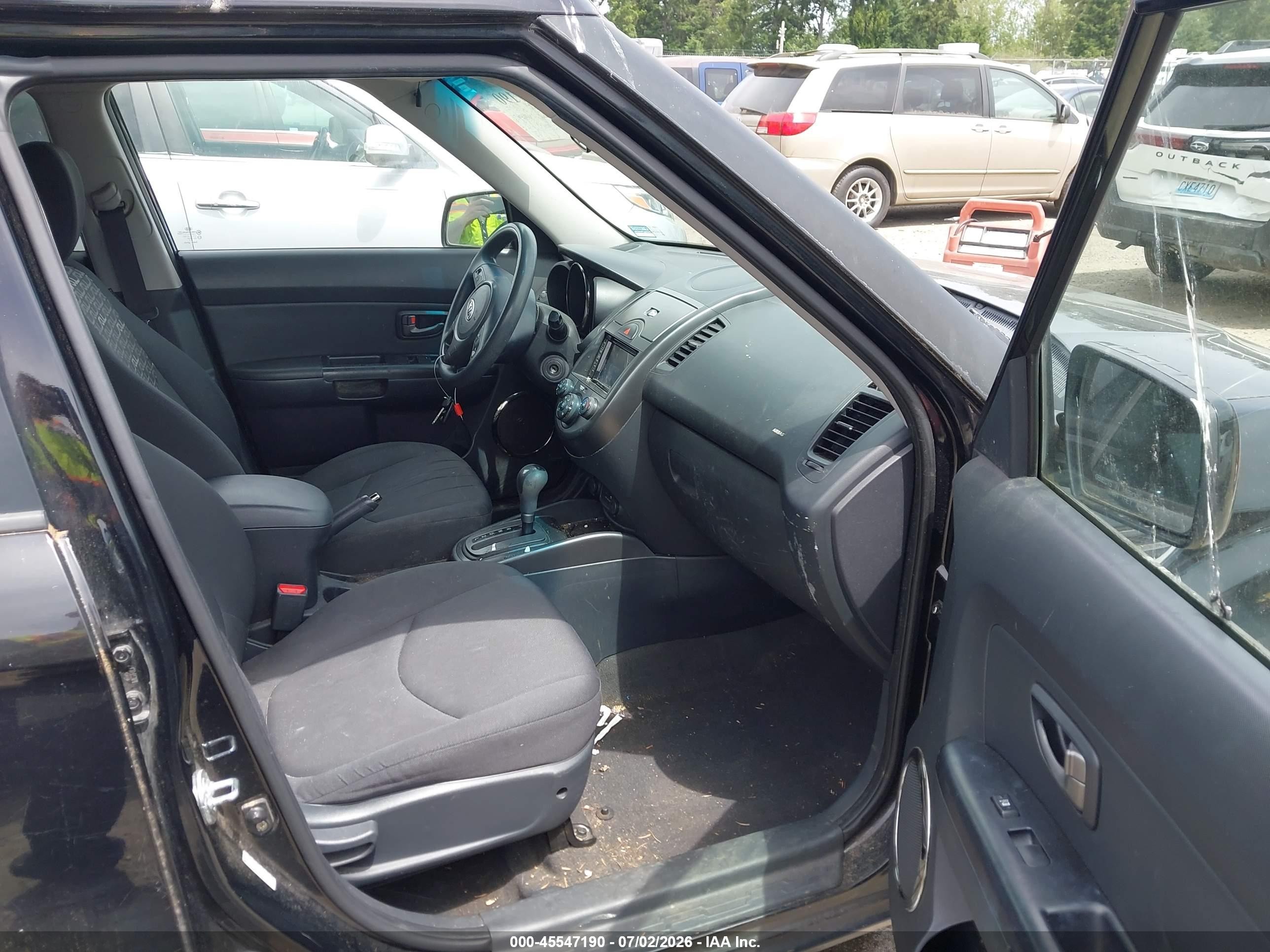 2010 Kia Soul + Black vin: KNDJT2A29A7125675