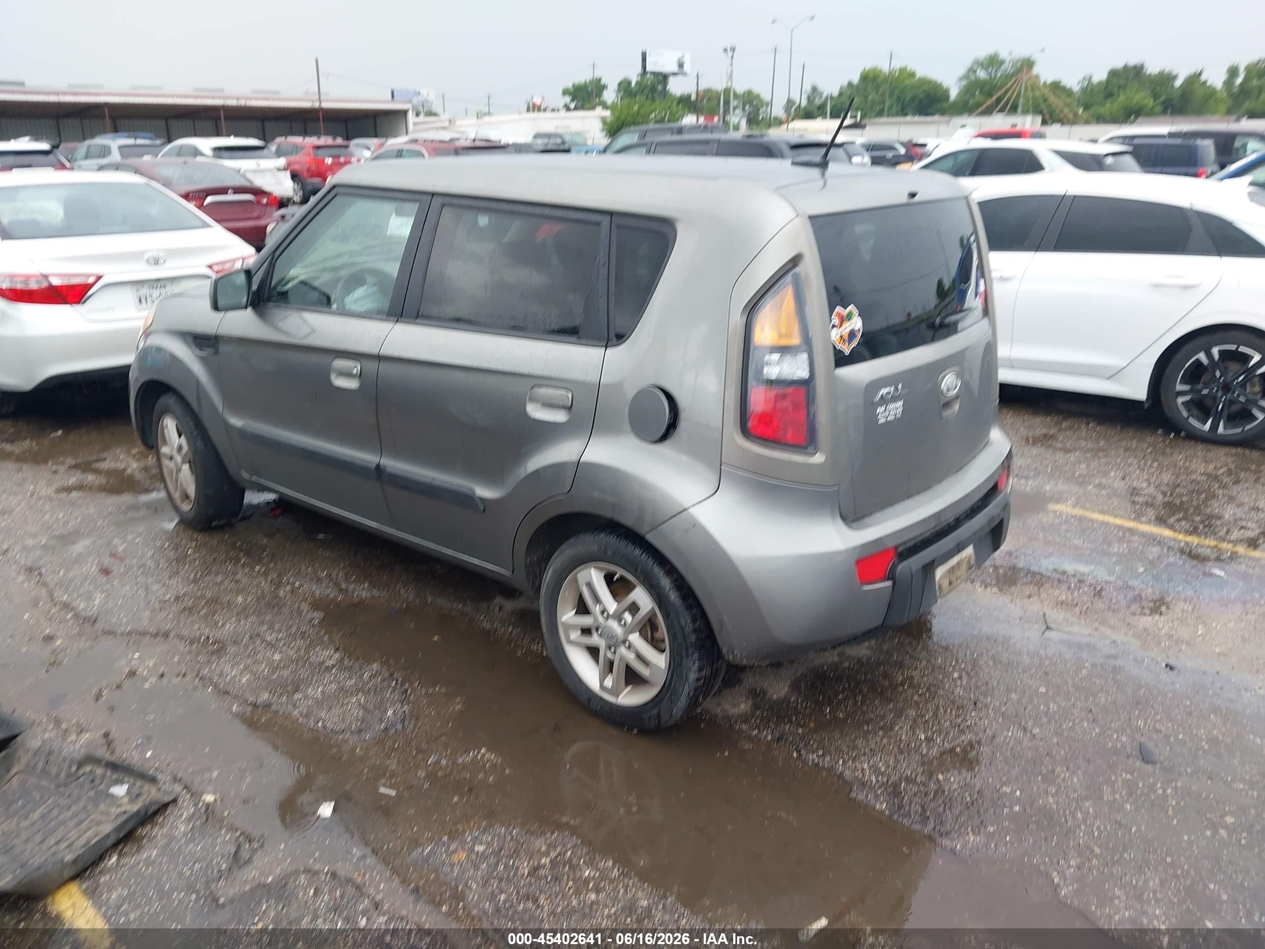 2010 Kia Soul + Gray vin: KNDJT2A29A7125966