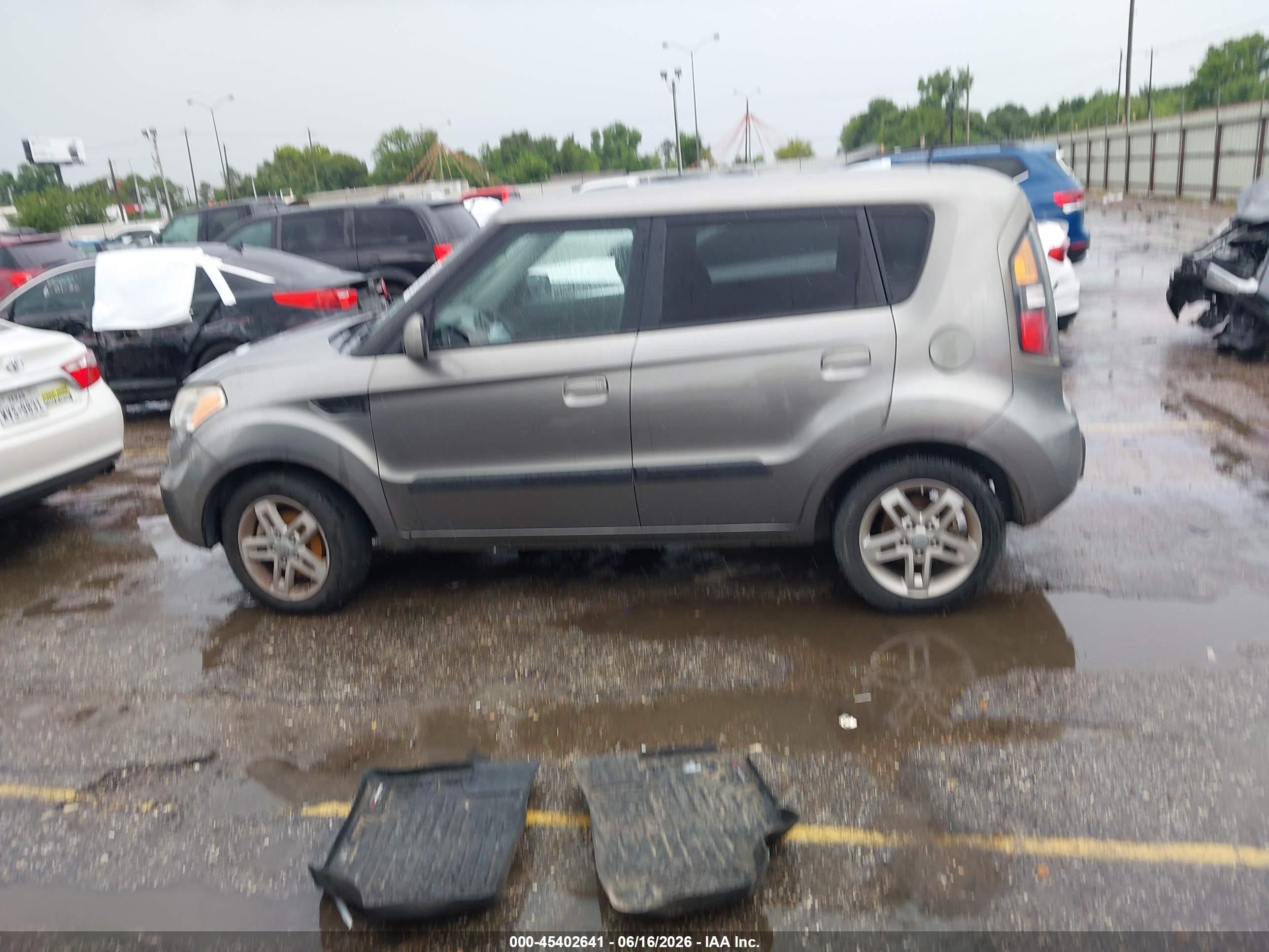 2010 Kia Soul + Gray vin: KNDJT2A29A7125966