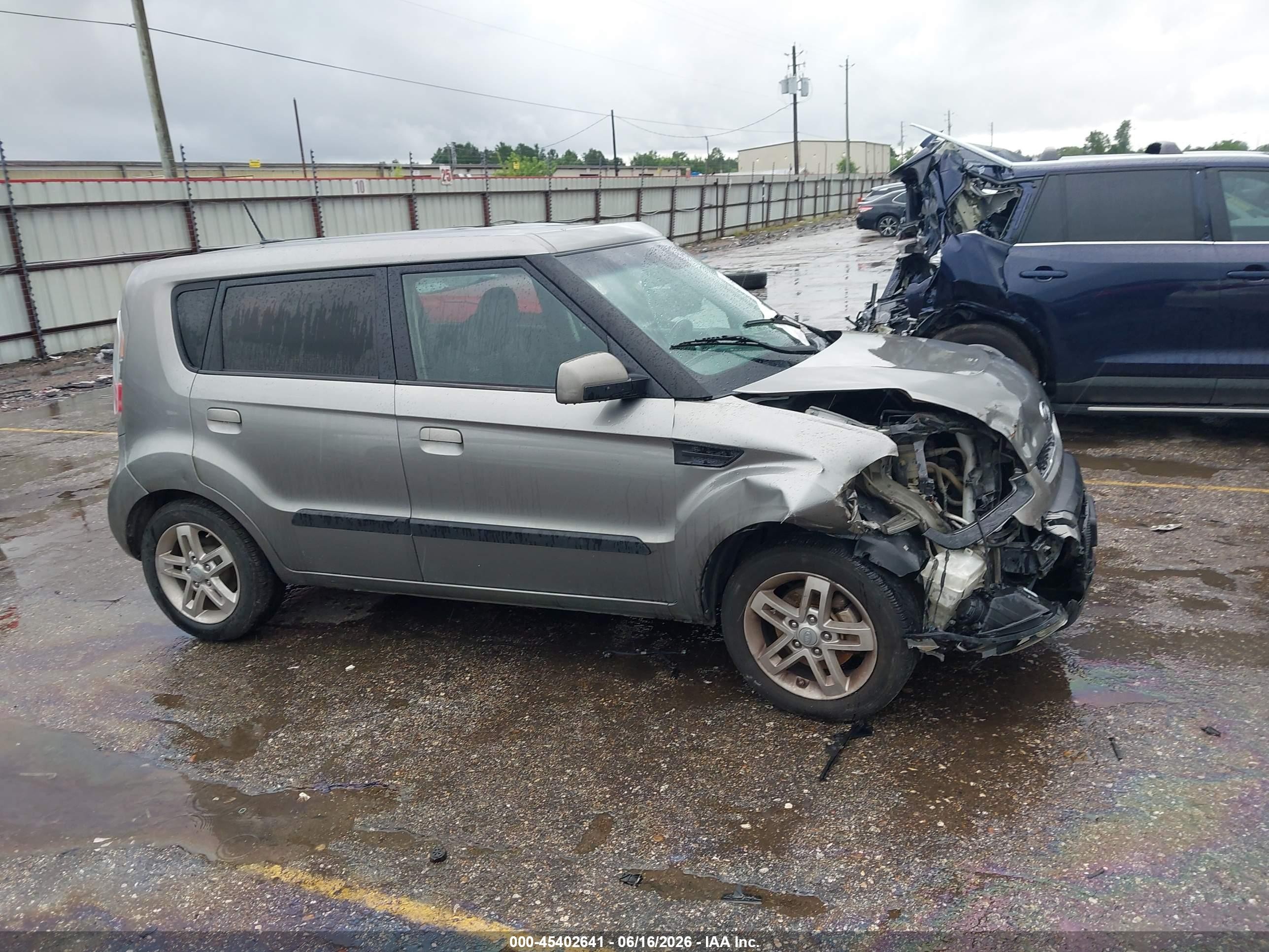 2010 Kia Soul + Gray vin: KNDJT2A29A7125966