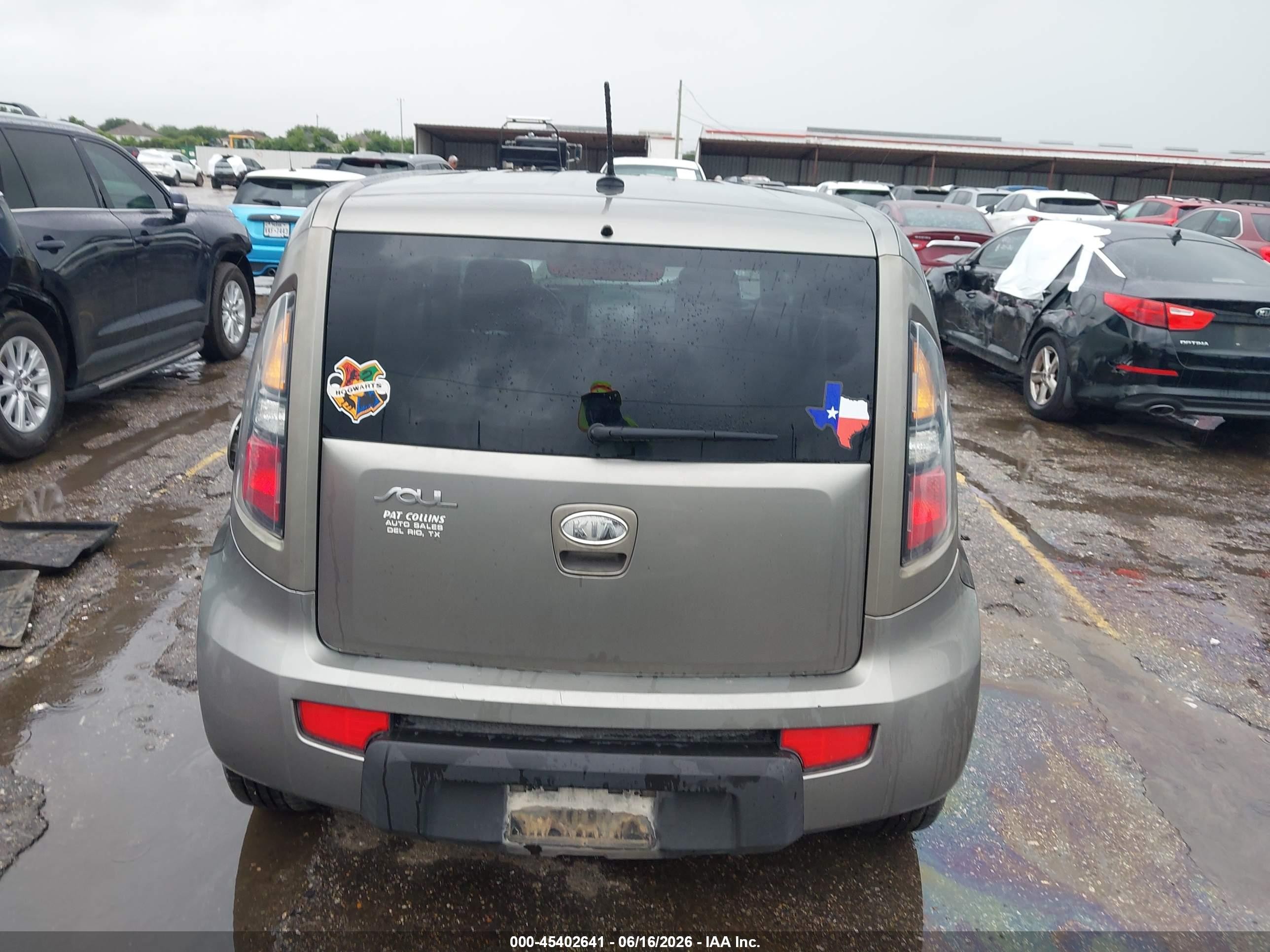 2010 Kia Soul + Gray vin: KNDJT2A29A7125966