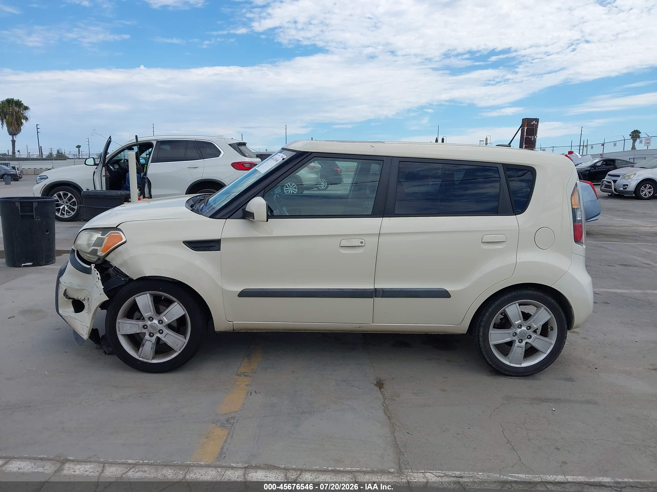 2010 Kia Soul ! Кремовый vin: KNDJT2A29A7159423