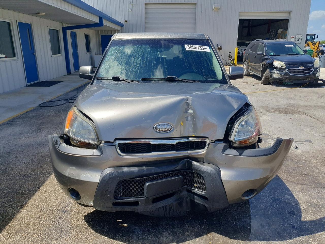 2010 Kia Soul + Gray vin: KNDJT2A29A7163732